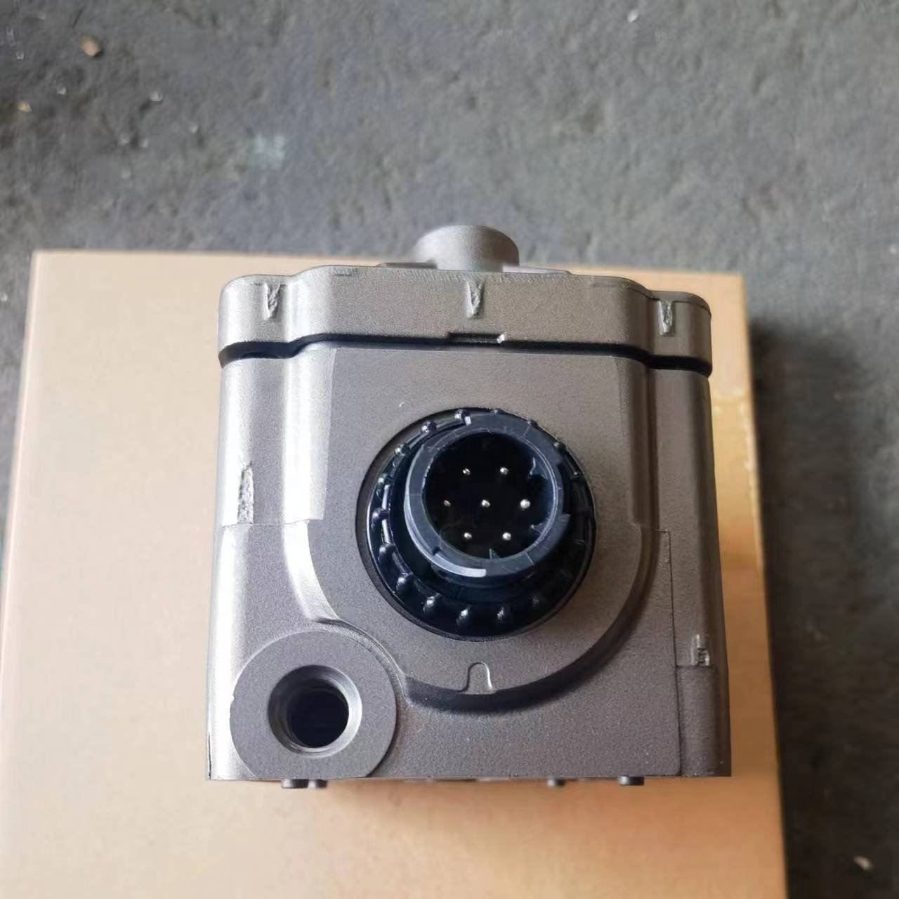 Gearbox SLAVE CYLINDER Gearbox Valve Housing 2760914 1493769 2082090 2447369 for SCANIA