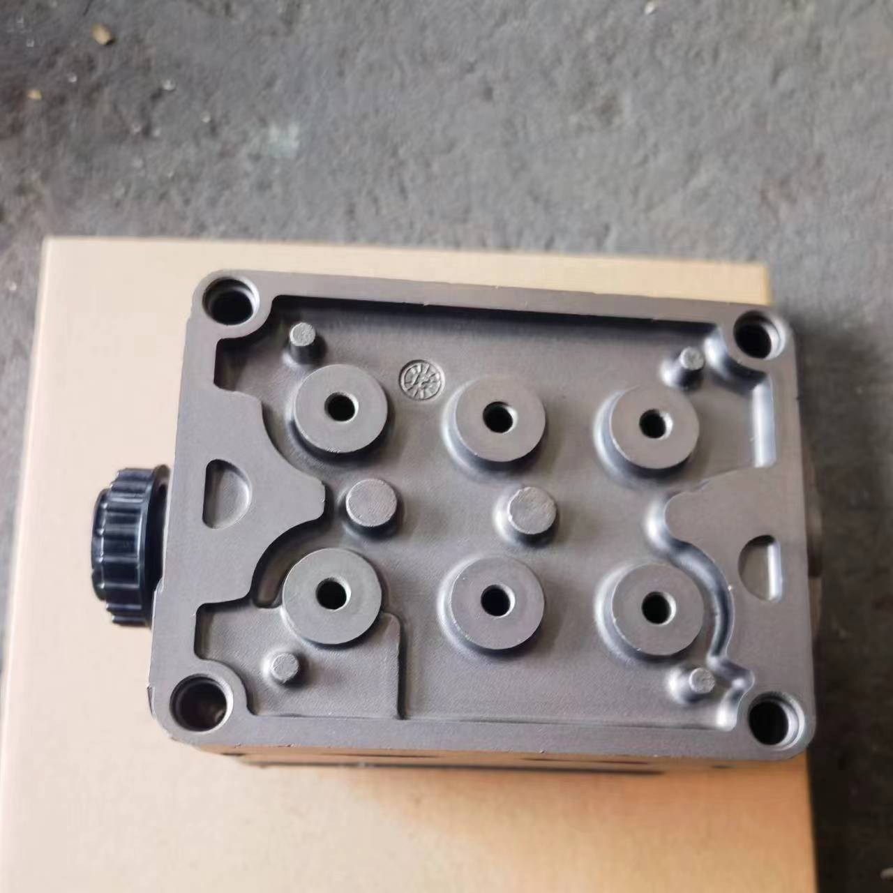 Gearbox SLAVE CYLINDER Gearbox Valve Housing 2760914 1493769 2082090 2447369 for SCANIA