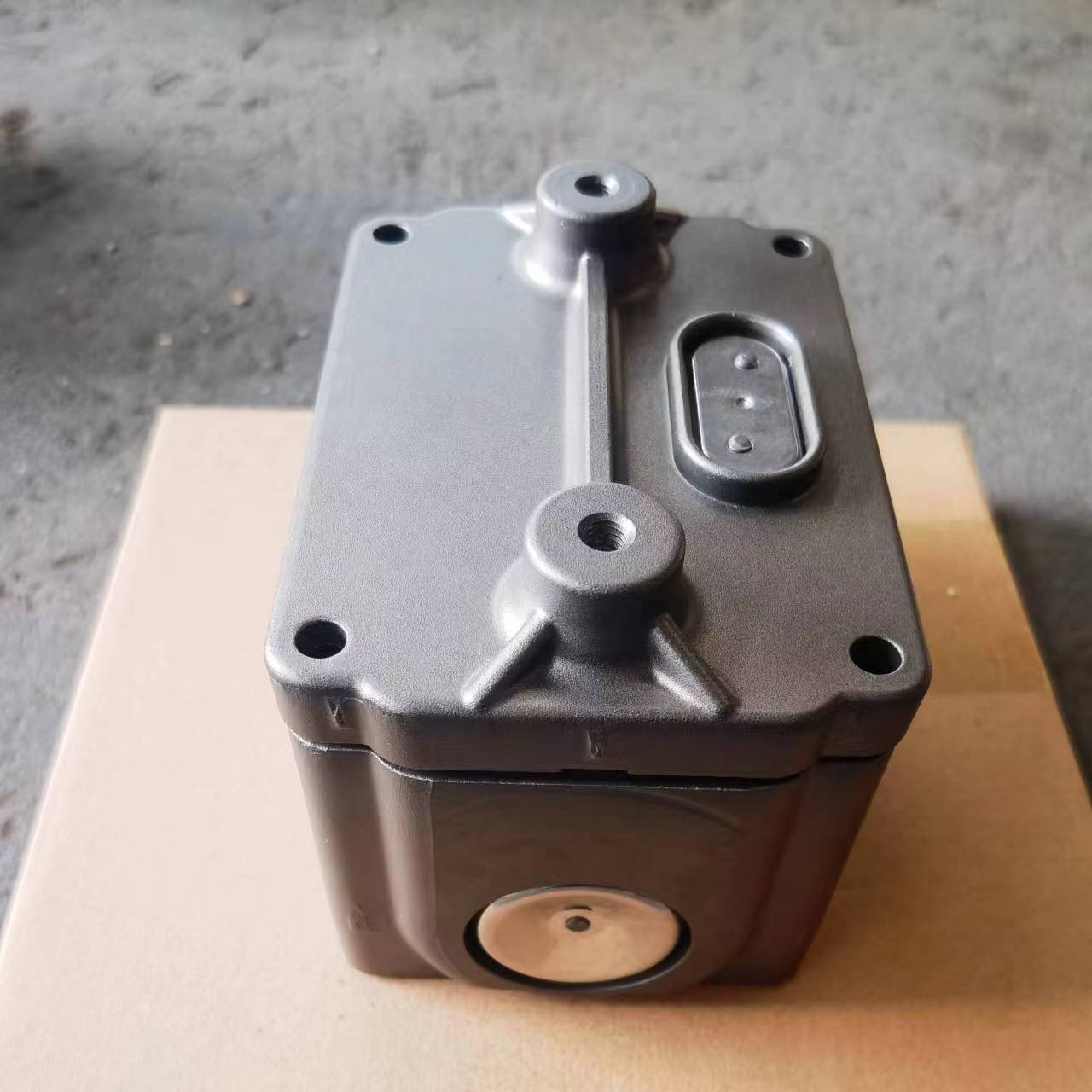Gearbox SLAVE CYLINDER Gearbox Valve Housing 2760914 1493769 2082090 2447369 for SCANIA