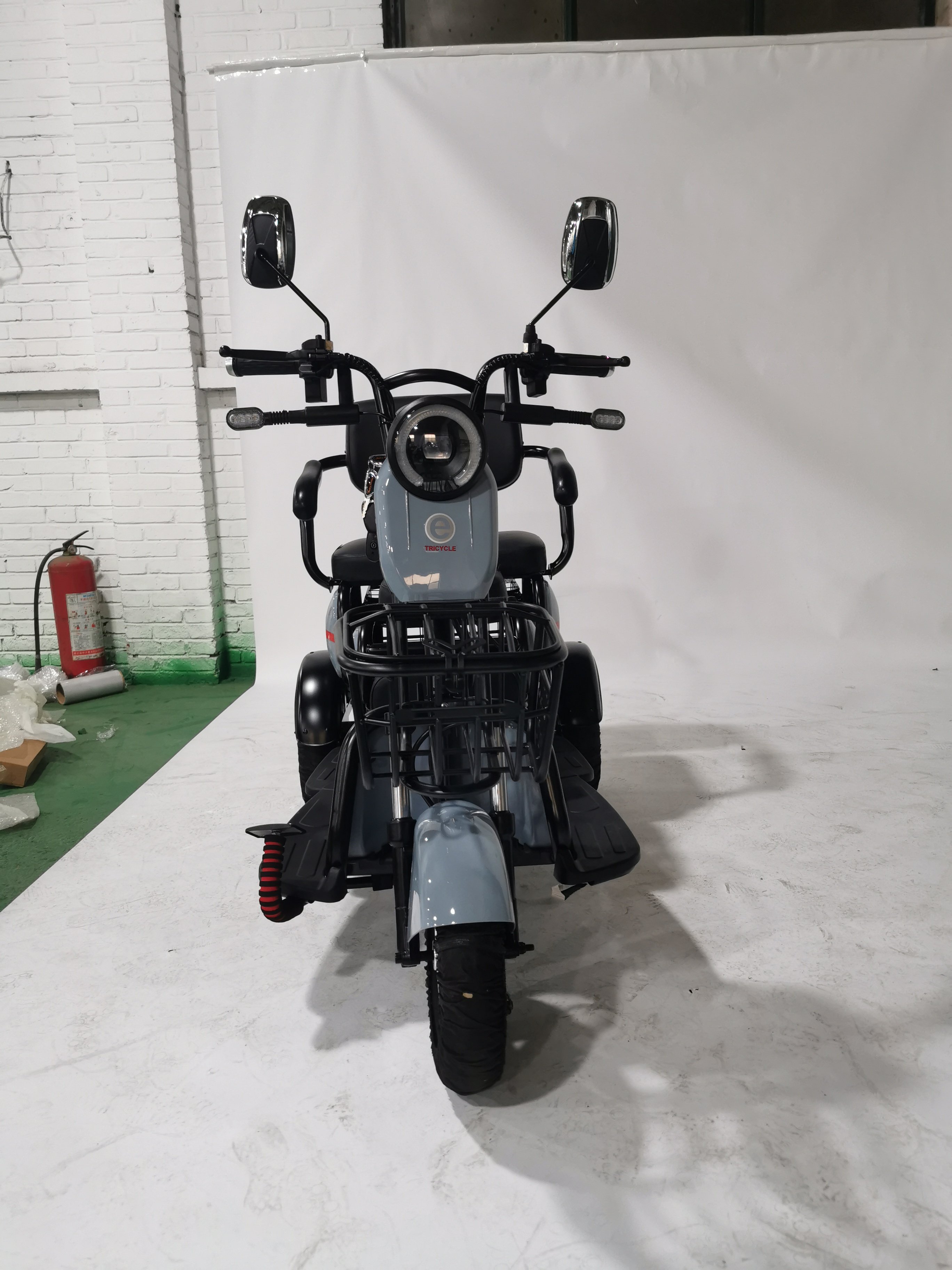 2024 Chinese Factory Hot Sale 3 Wheel Electric Tricycle 600w Popular Electric Passenger Scooter