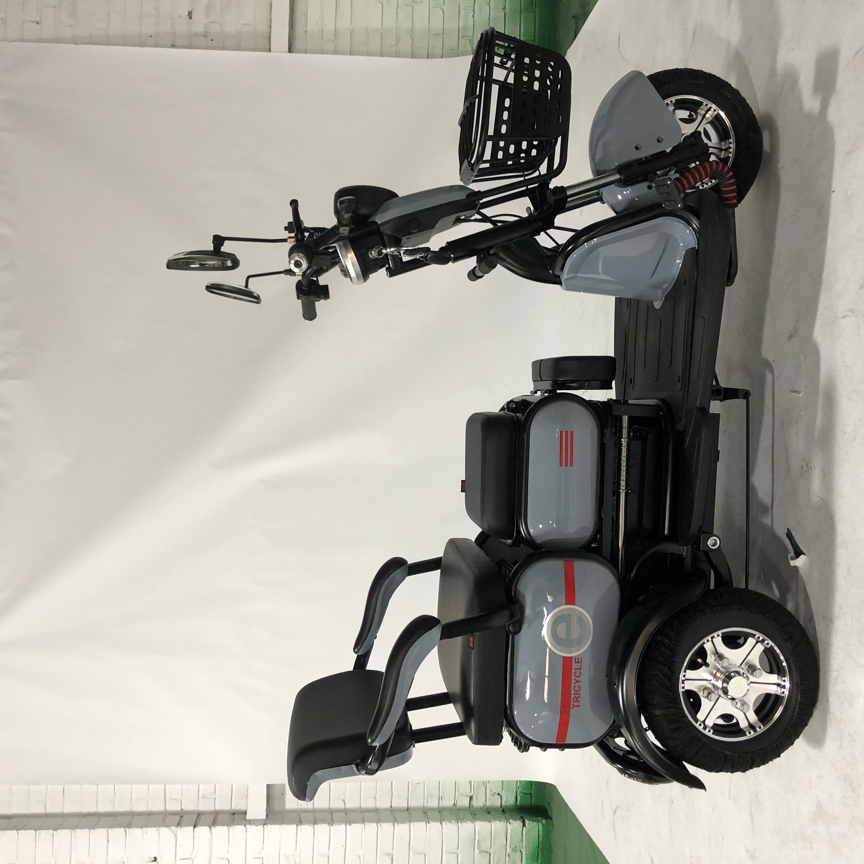 2024 Chinese Factory Hot Sale 3 Wheel Electric Tricycle 600w Popular Electric Passenger Scooter