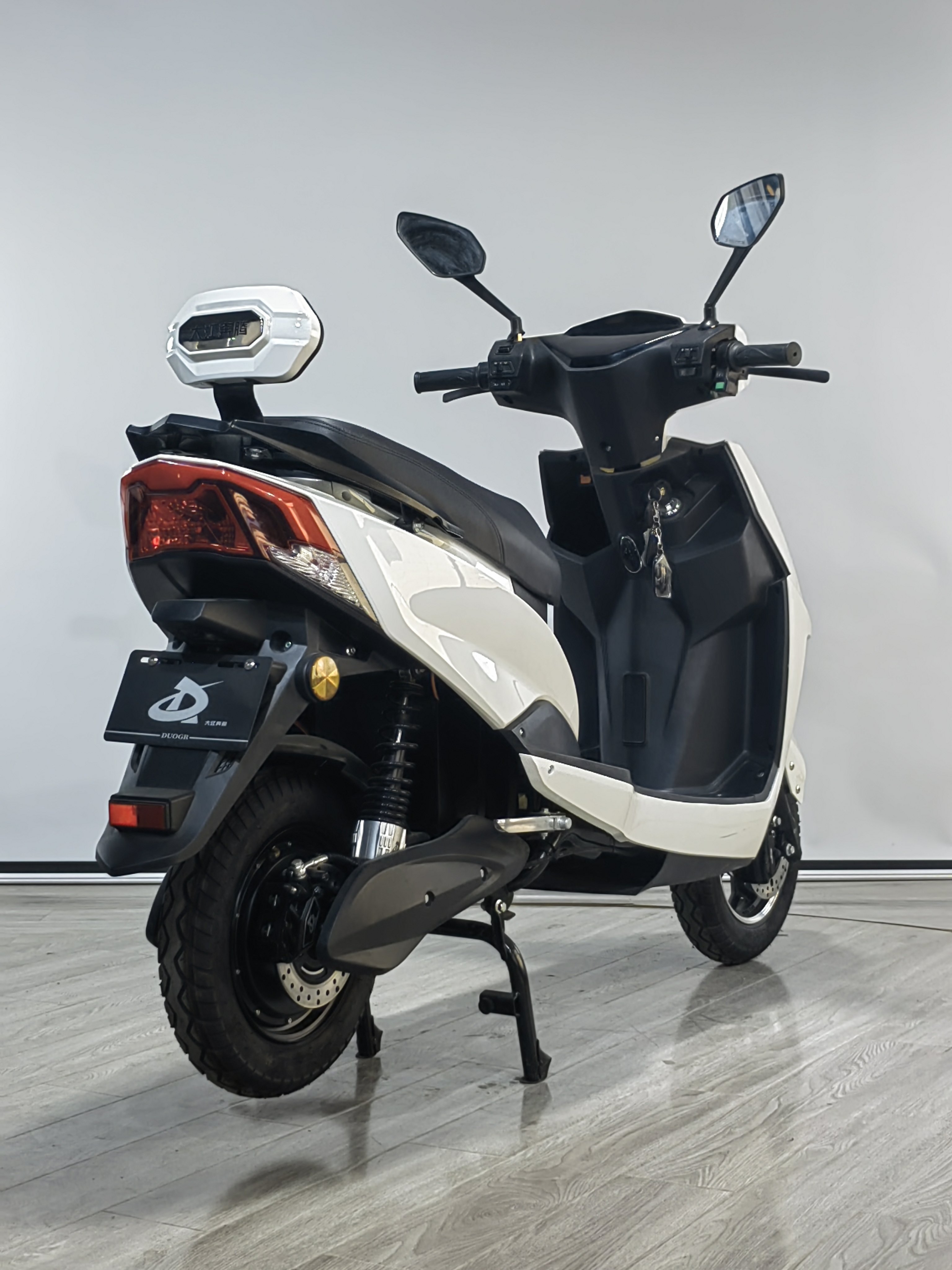 Factory High-speed Customized Electric Scooter EEC 1500w 65km/h Adult Fast Electric Motorcycle