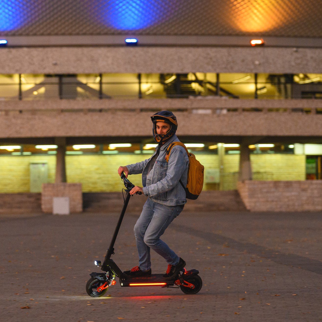 2024 Colored Light Design E-scooter US Warehouse Fast Delivery Electric Adult Scooter