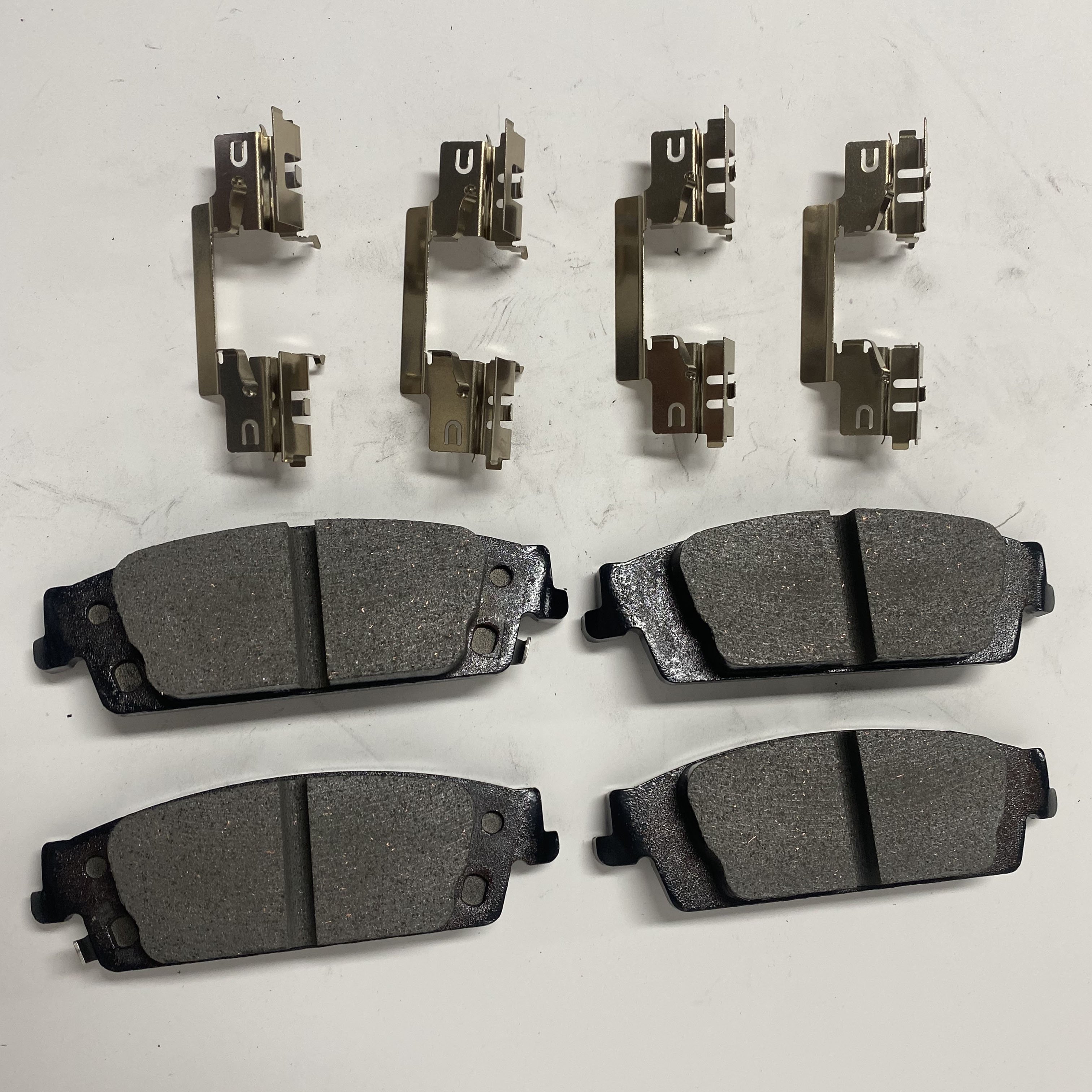 Auto Parts Front Disc Brake Pads for Chevrolet Tahoe Cadillac Escalade GMC 84320501 17D1092 17D1194 22742382 23135915 25918342