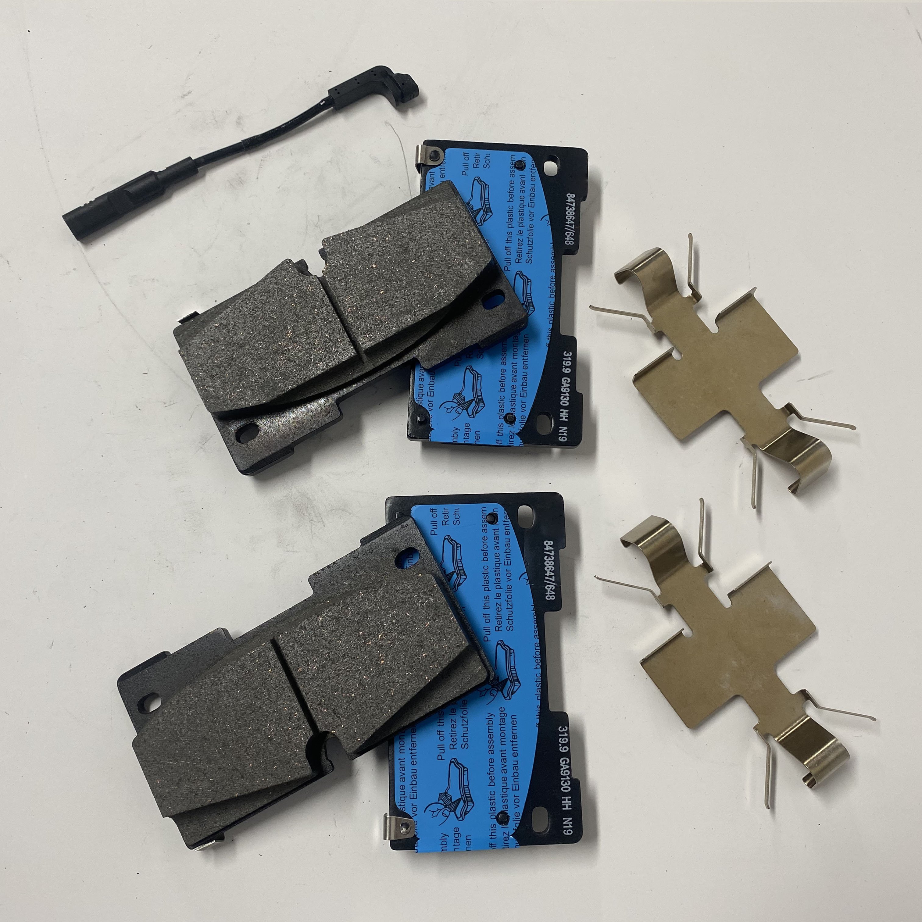 Auto Parts Front Disc Brake Pads for Chevrolet Tahoe Cadillac Escalade GMC 84320501 17D1092 17D1194 22742382 23135915 25918342