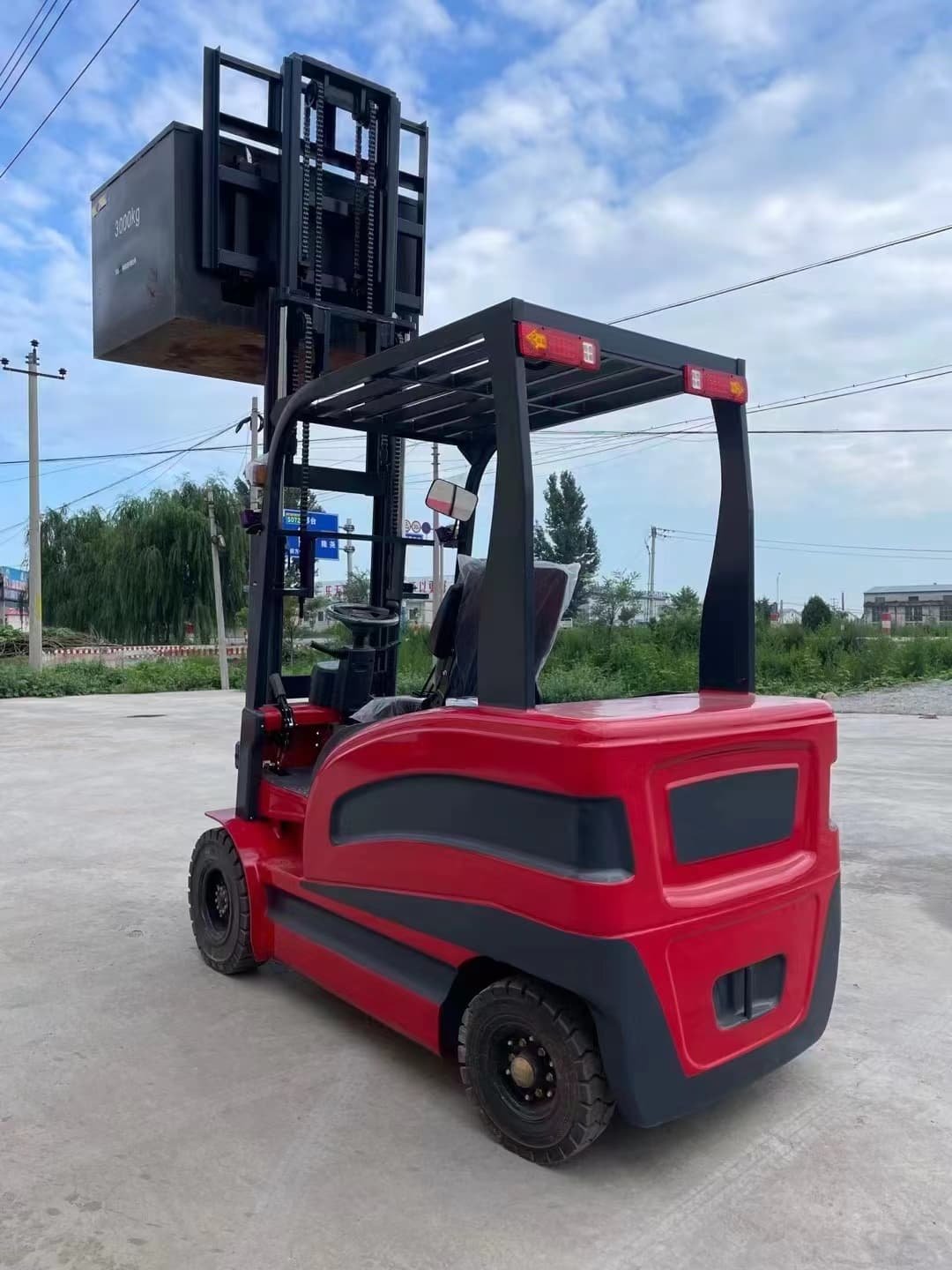 Hydraulic Oil Brake Stacker Dual Oil Cylinder AC Motor 4 * 4 Car Mounted 2-ton 3-ton 7-ton Battery Forklift