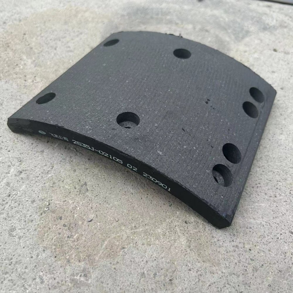 High Quality Brake Shoe Lining for DAYUN Xianglong Truck X60 X120 Rear Brake Lining FW2205QT400155Z535025723