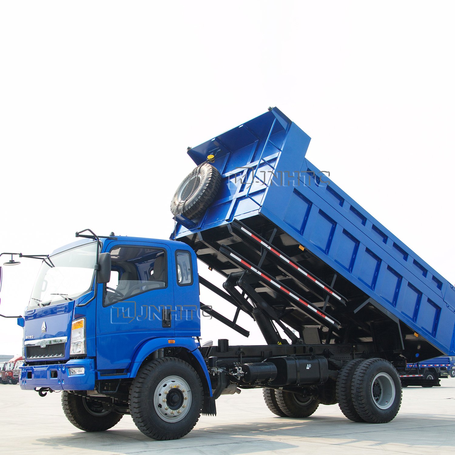 New Sinotruck 4x2 4x4 Mini Dumper Truck 5Ton 10Ton Light Truck Tipper for Sale