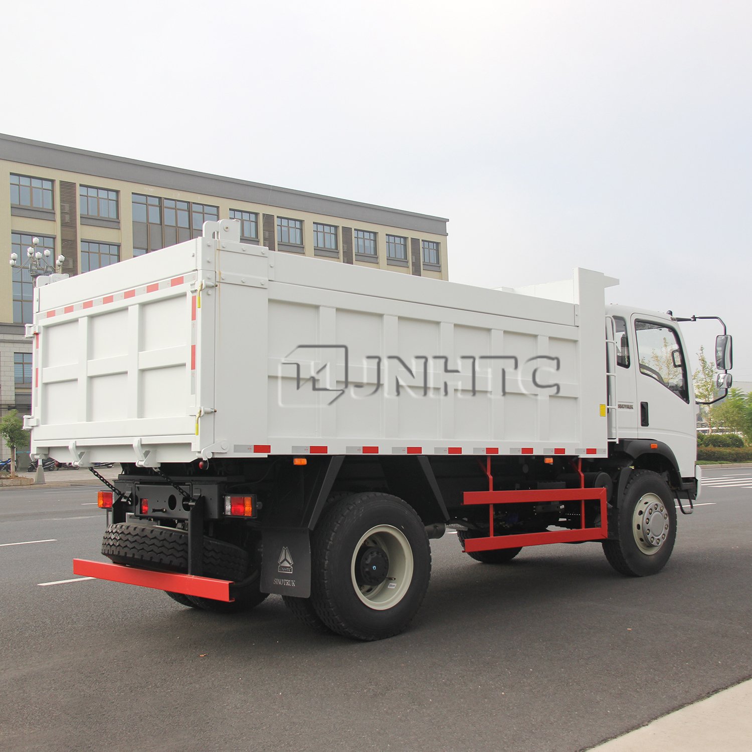 New Sinotruck 4x2 4x4 Mini Dumper Truck 5Ton 10Ton Light Truck Tipper for Sale