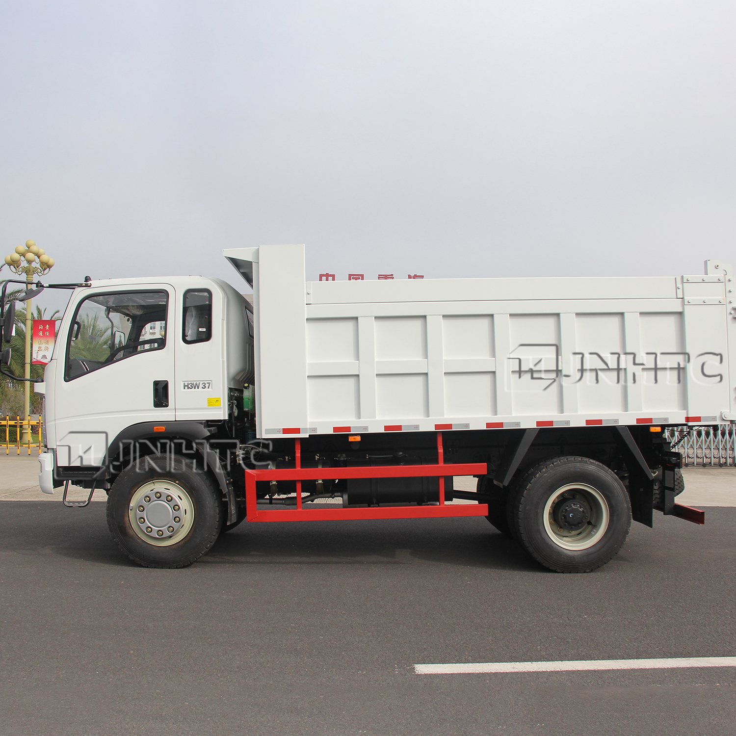 New Sinotruck 4x2 4x4 Mini Dumper Truck 5Ton 10Ton Light Truck Tipper for Sale