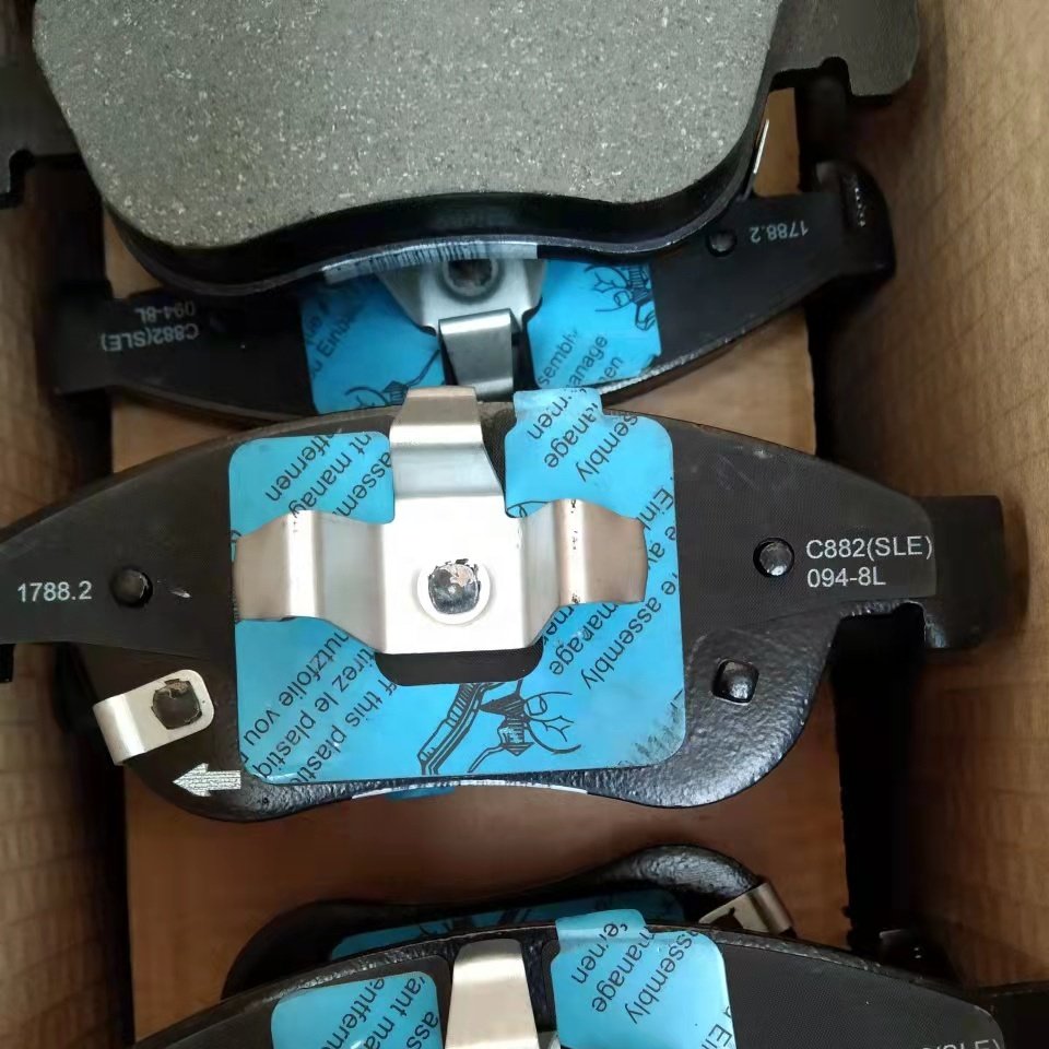 China Brake Pads Factory High Quality Ceramic/Semi-metallic Car Parts Brake Pads