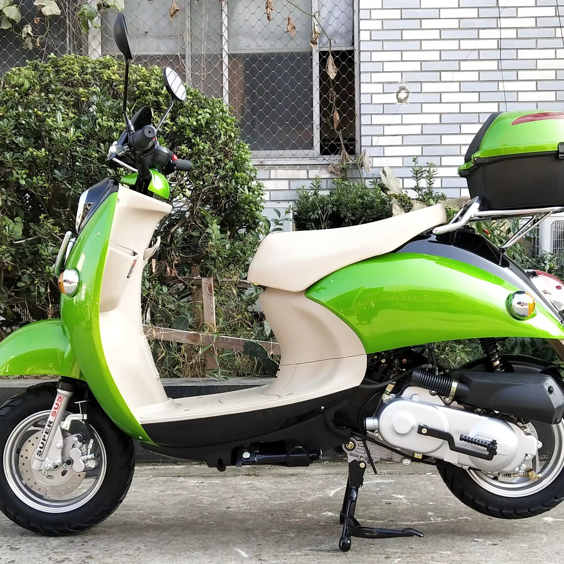 Hot Selling Electric Moped Bike with Pedals Factory Cheap Electric Scooter