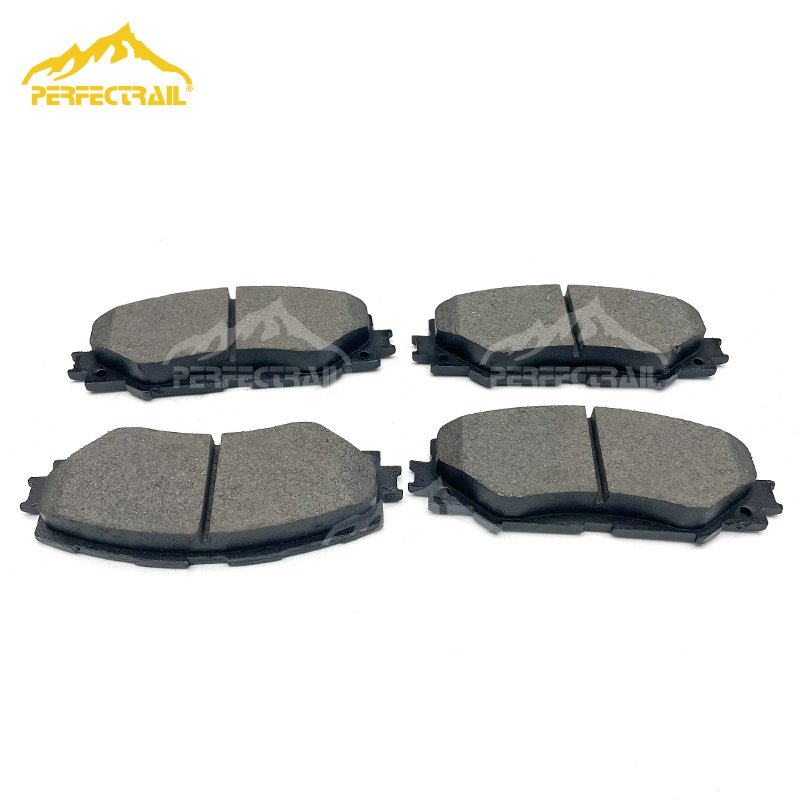 D1210-8330 04465-02220 Auto Parts Ceramic Disc Front Brake Pad for Toyota Corolla Auris Matrix RAV4 for Lexus HS250H