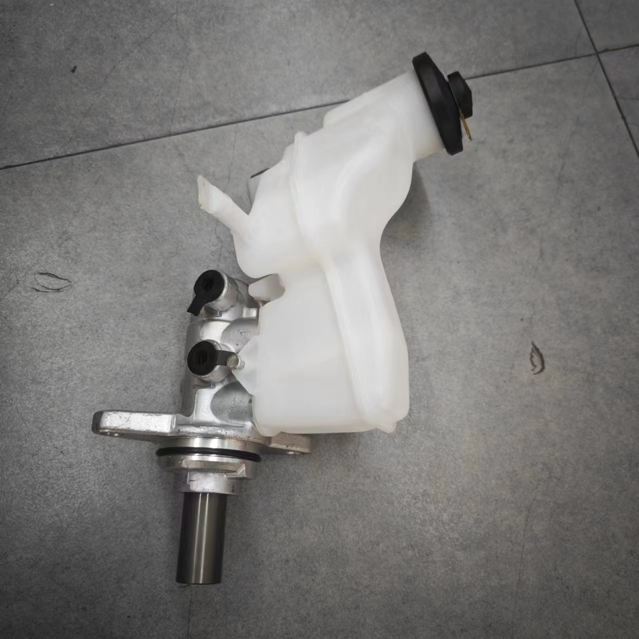Brake Master Cylinder 47201-52590 47201-52560 for COROLLA/AXIO NRE161..4D