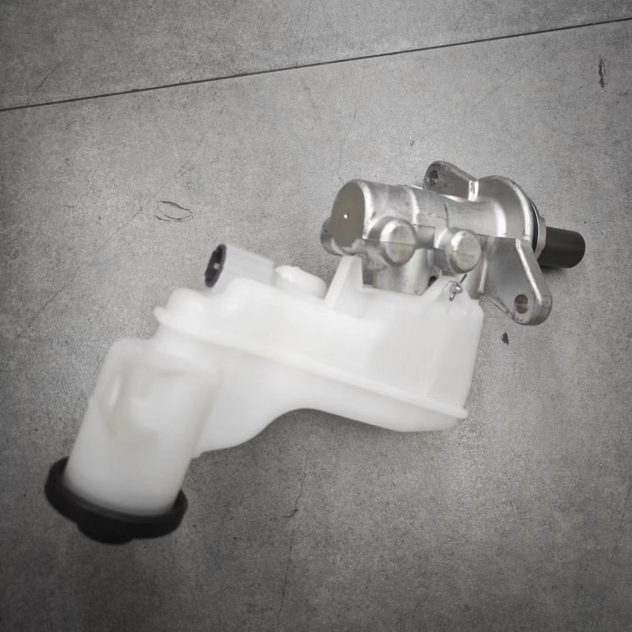 Brake Master Cylinder 47201-52590 47201-52560 for COROLLA/AXIO NRE161..4D