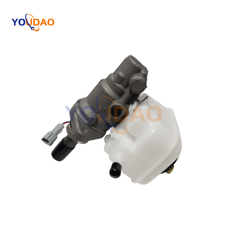 4720726020 2KD 2TR Engine High Quality Auto Spare Parts Brake Master Cylinder OEM 47207-26020