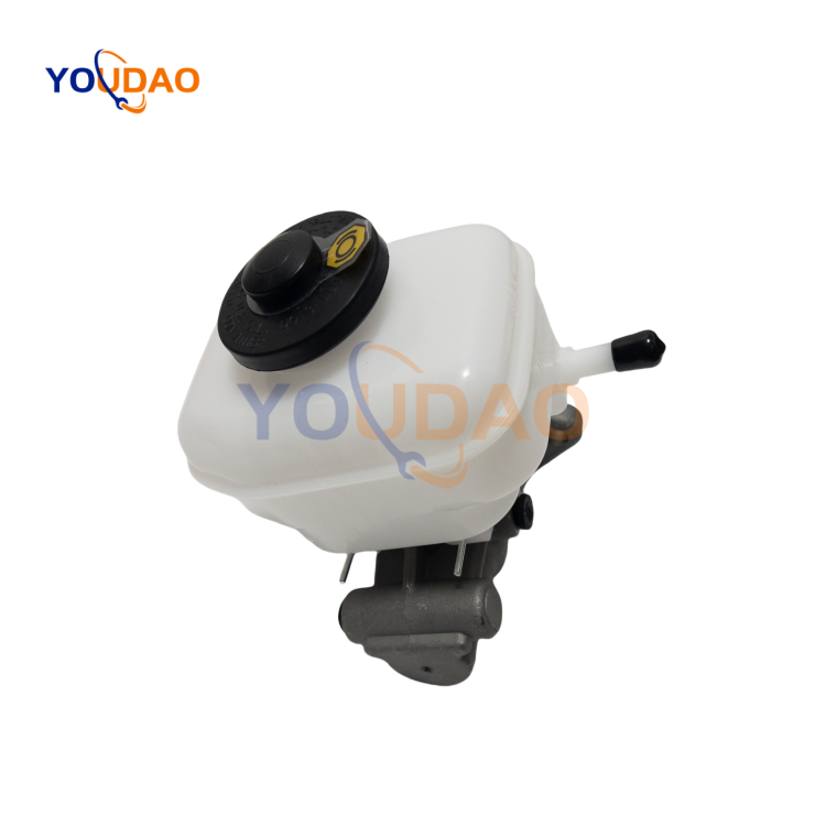 4720726020 2KD 2TR Engine High Quality Auto Spare Parts Brake Master Cylinder OEM 47207-26020