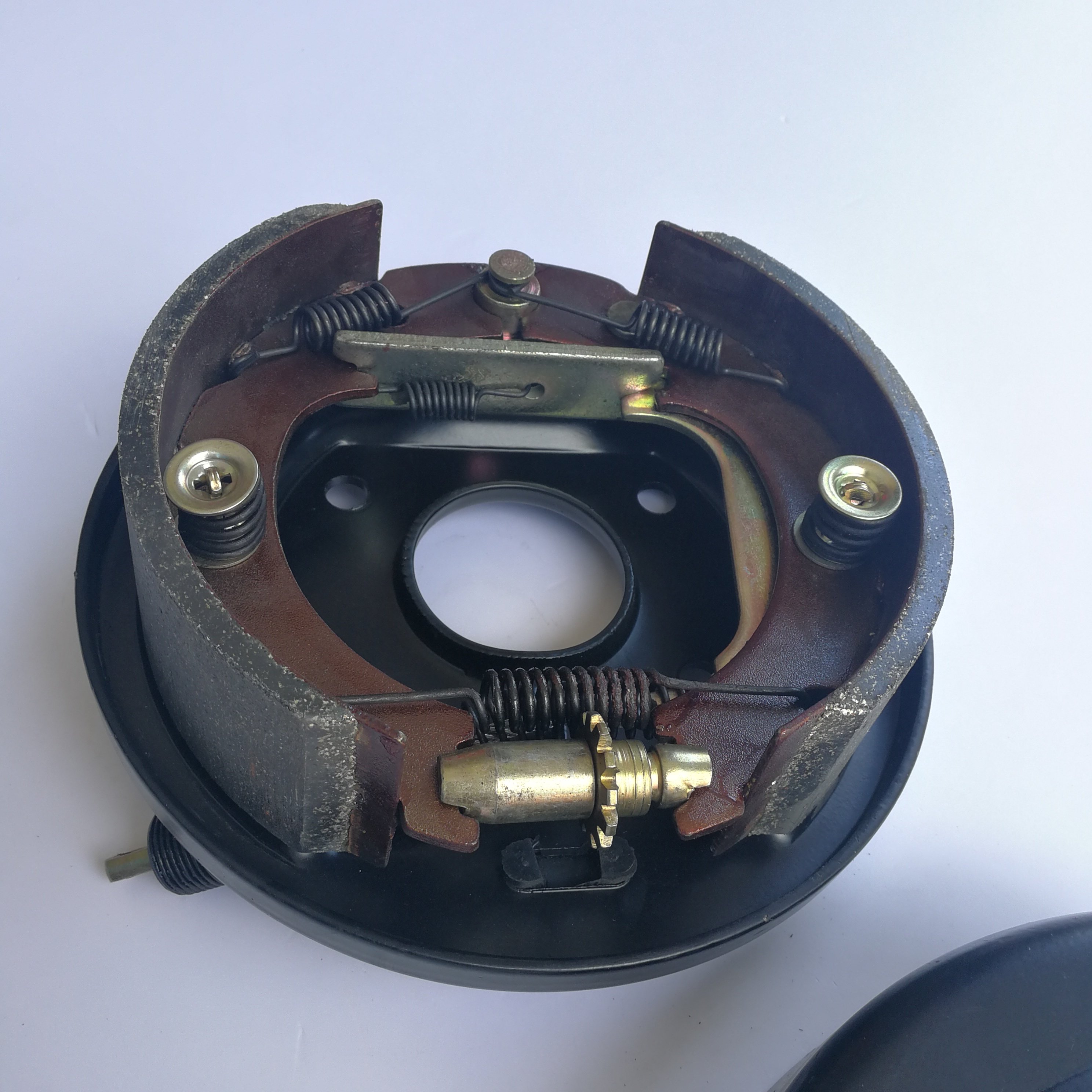 Hot Selling High Quality Auto Parts 130 Hand Brake Drum Assembly