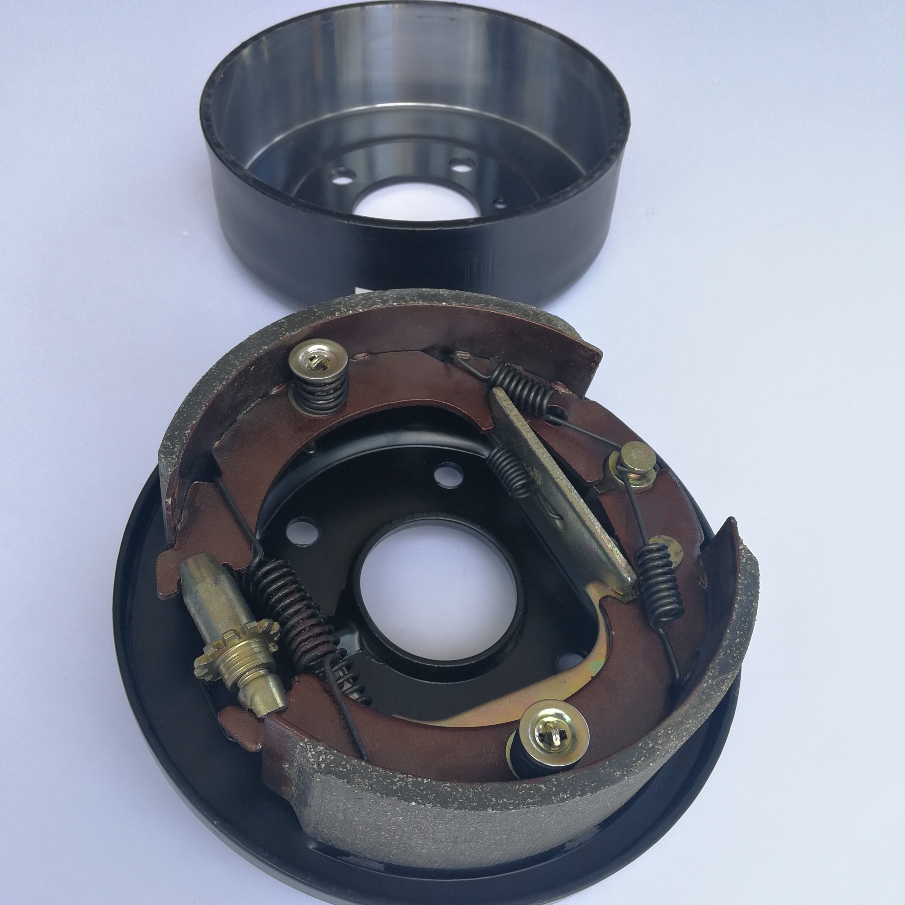 Hot Selling High Quality Auto Parts 130 Hand Brake Drum Assembly