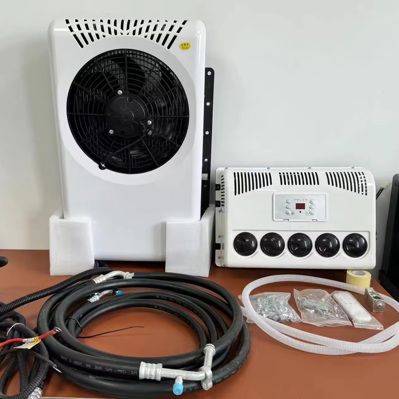 Portable Truck Sleeper AC Unit 12V 24V Electric Parking Air Conditioner for Trucks