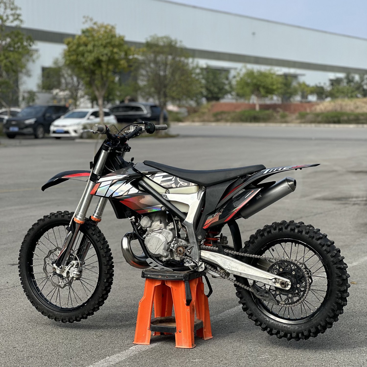 High-Performance 300cc 2 Stroke Chinese Off-Road Dirt Bike for Adults Racing on Trails Direct Factory Supply