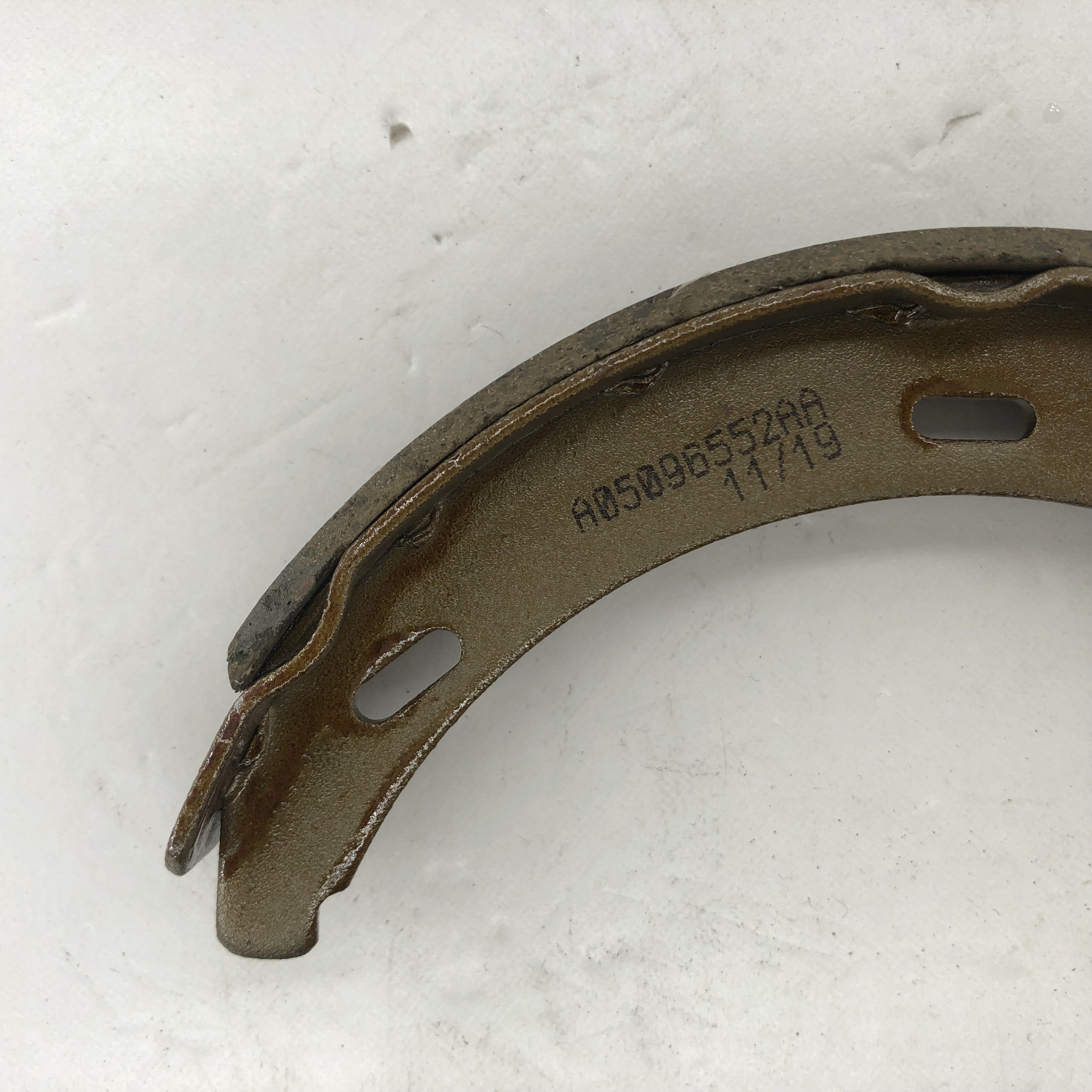 124 420 07 20 Rear Axle Brake Shoe for Mercedes-Benz Parking Brake(Rear Axle;Right) SH1208