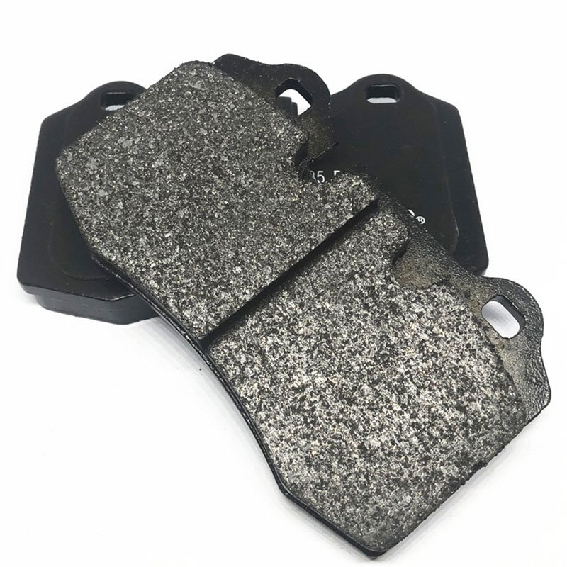 Ceramic Front Brake Disc Auto Part New Rear Brake Pads for Ferrari 430/599 NAO Material 70001126/70001573 Models