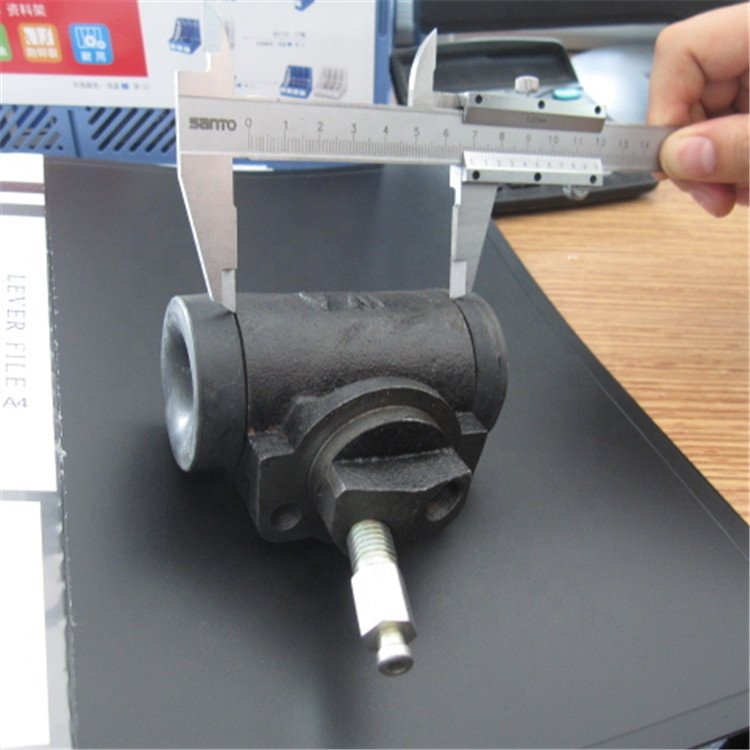 China Changlin PY165H Grader 23B-32-11000 Brake Cylinder