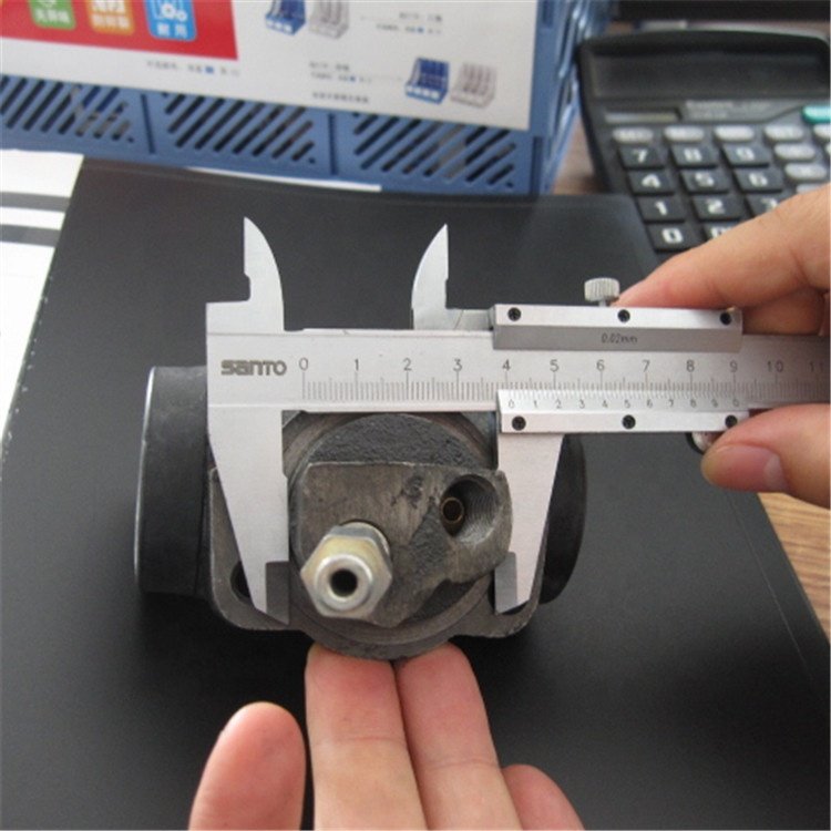 China Changlin PY165H Grader 23B-32-11000 Brake Cylinder