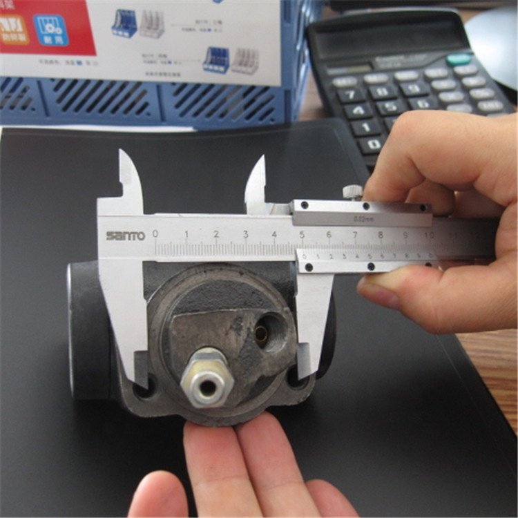 China Changlin PY165H Grader 23B-32-11000 Brake Cylinder