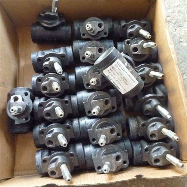 China Changlin PY165H Grader 23B-32-11000 Brake Cylinder