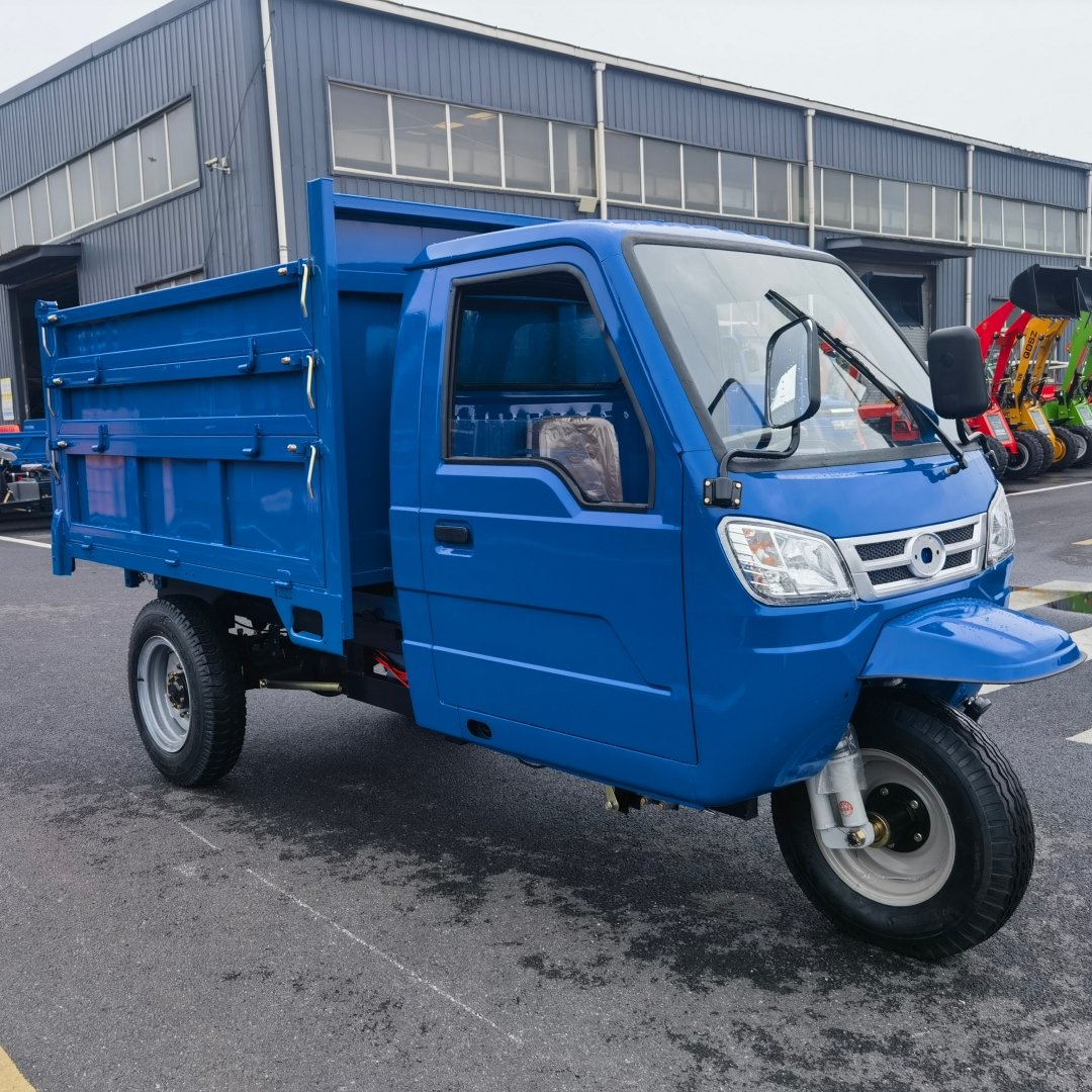 Diesel Engine Motorized Three-wheel Vehicle with Enclosed Driving Cab Heightened Cargo Box Hydraulic Dumping System