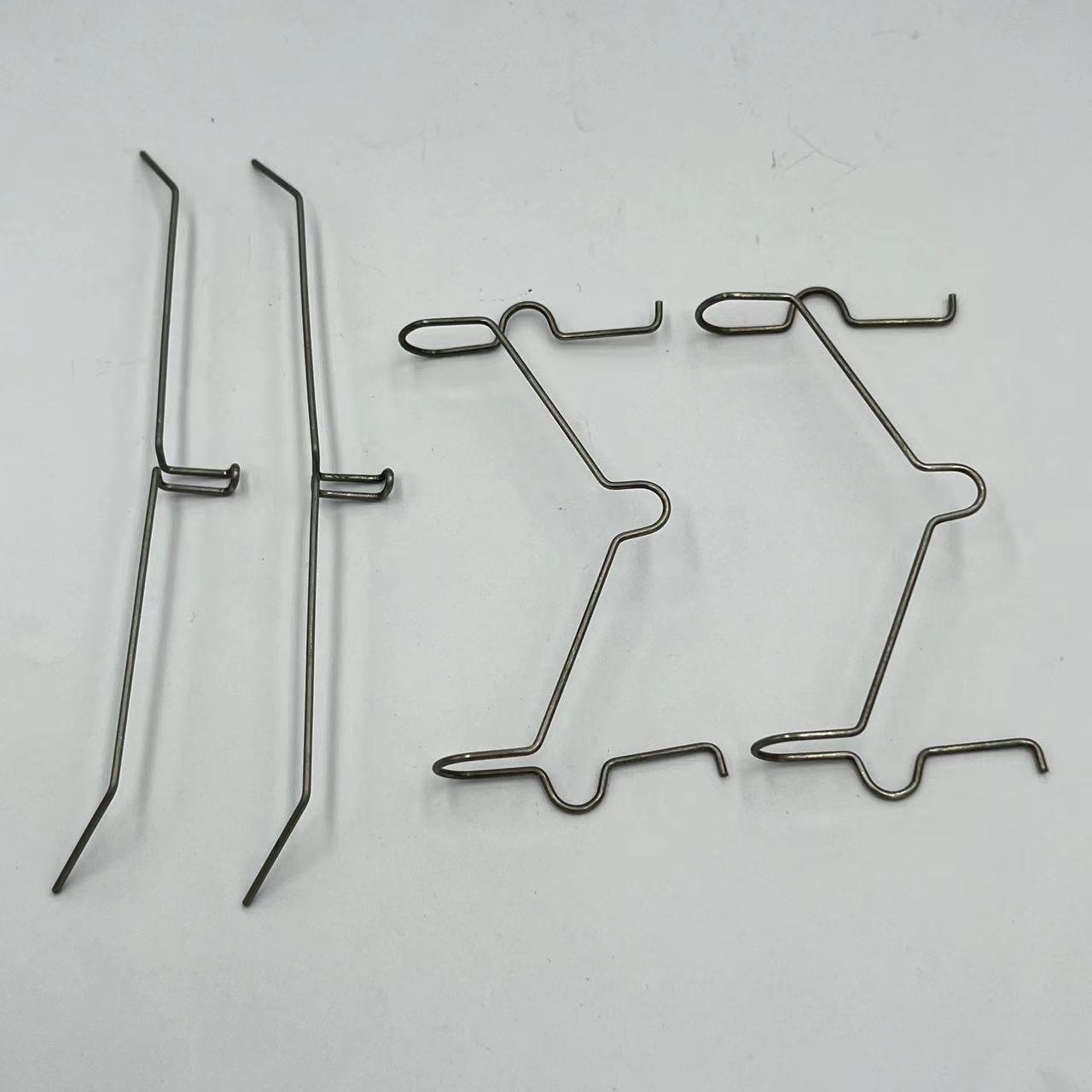 D1303 Front Auto Brake System Brake Pad Car Accessories Brake Pad Clip for Lexus 04465-60280