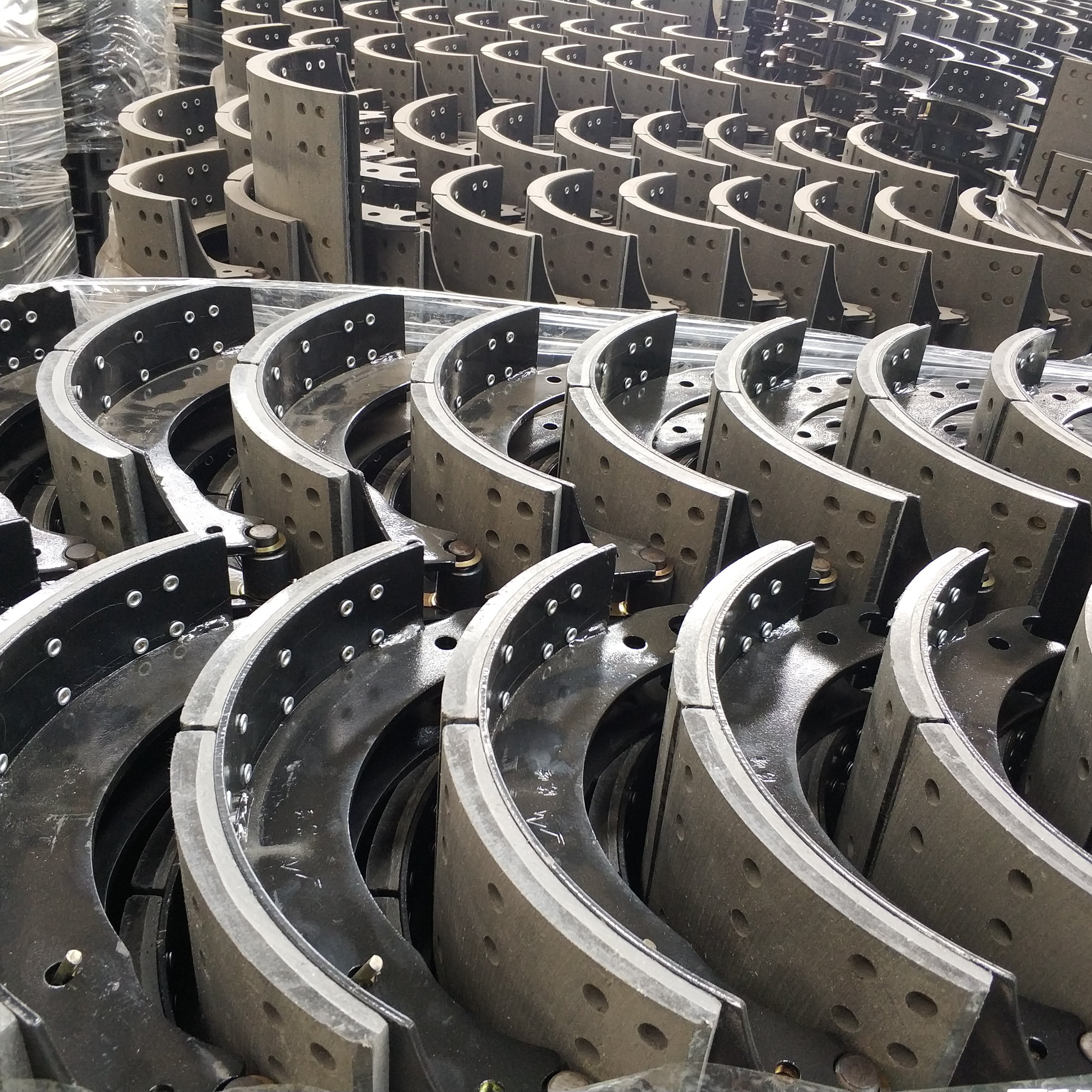 LUEN Excellent Wear-resistant Material Brake Shoes for Semi-Trailer With Good Price
