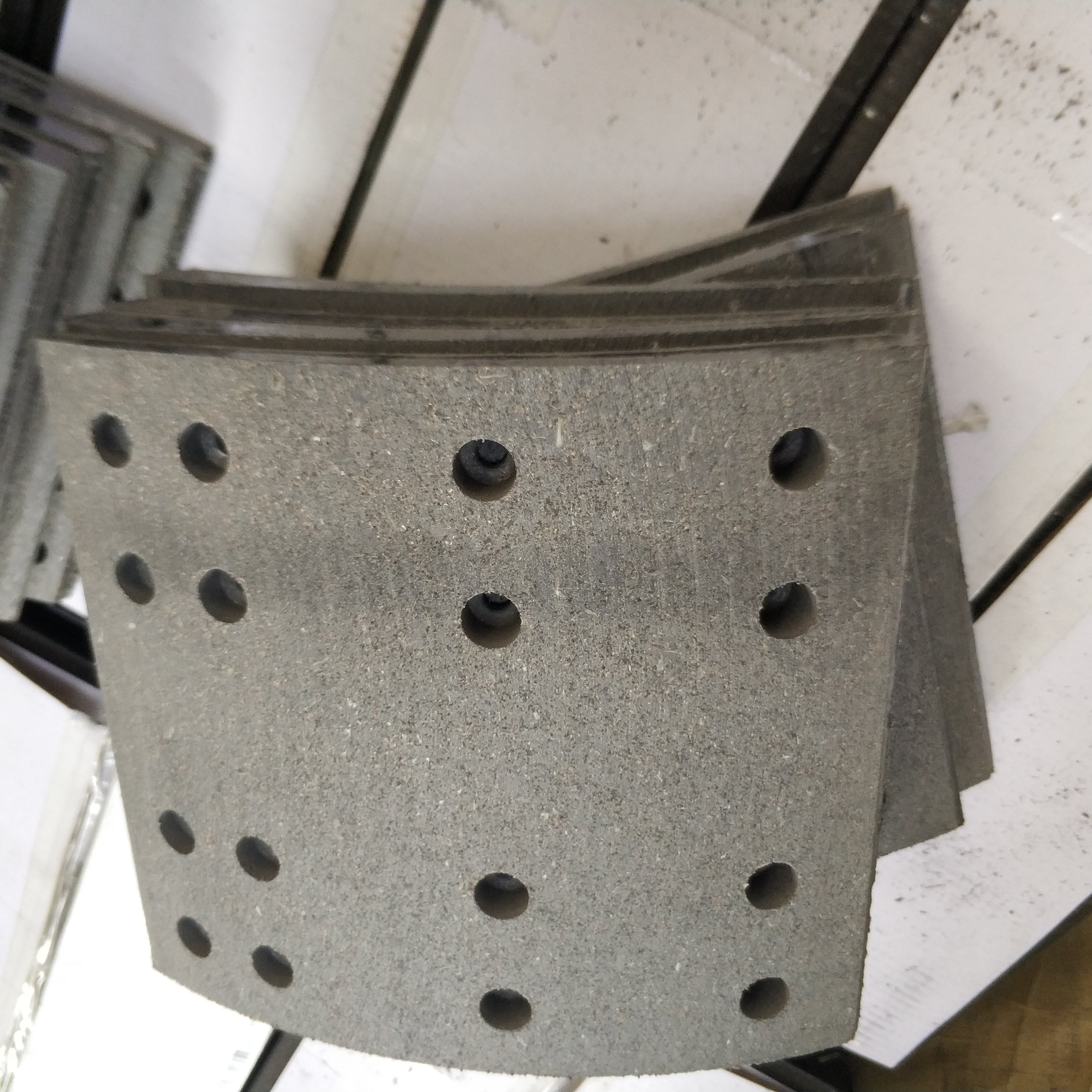 LUEN Excellent Wear-resistant Material Brake Shoes for Semi-Trailer With Good Price