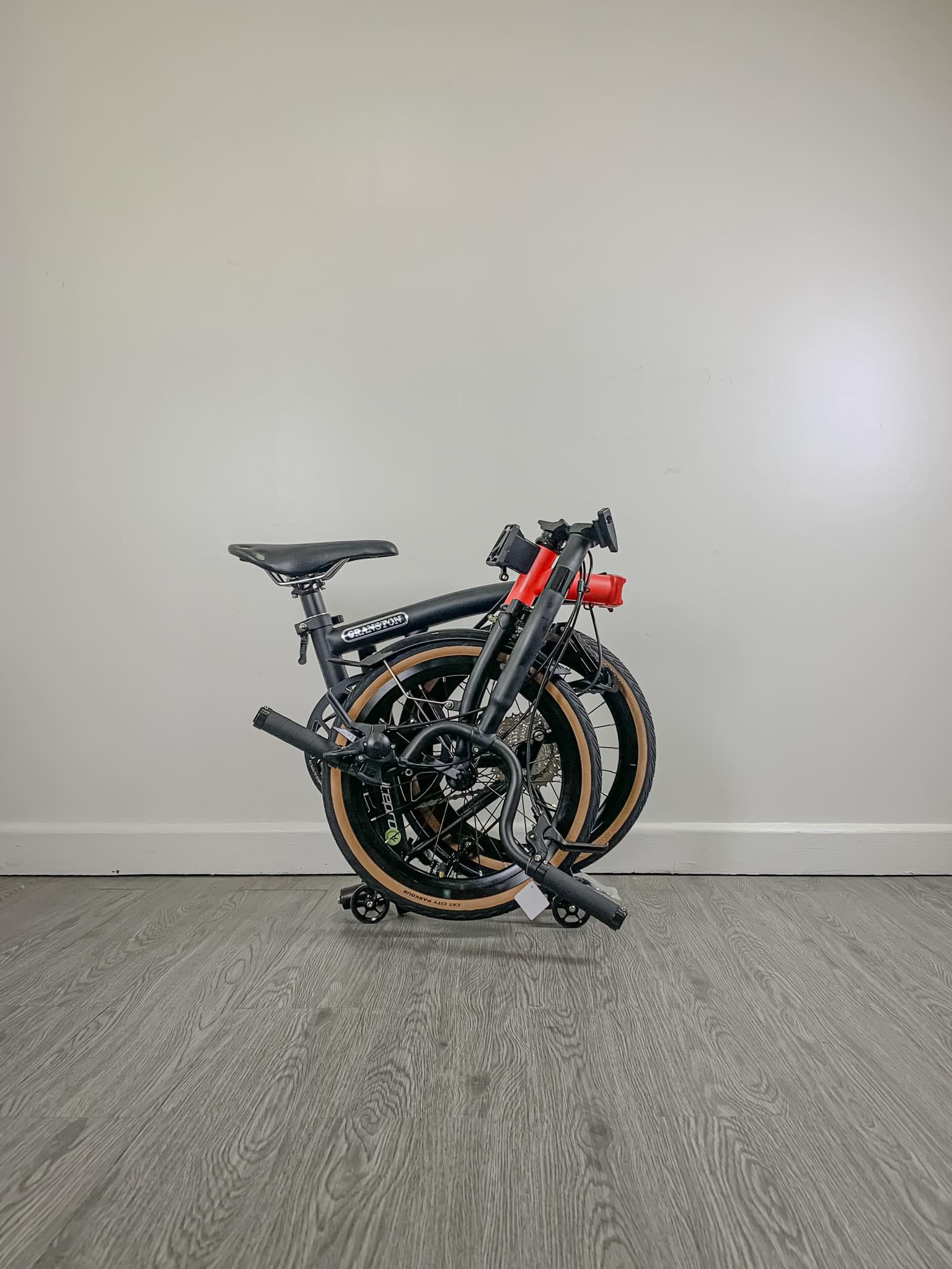 OEM 16inch Tri-folding Bike 9speed High Quality Steel Frame Light Weight S bar M bar 9S Mini Foldable Bicycle Folding Bike
