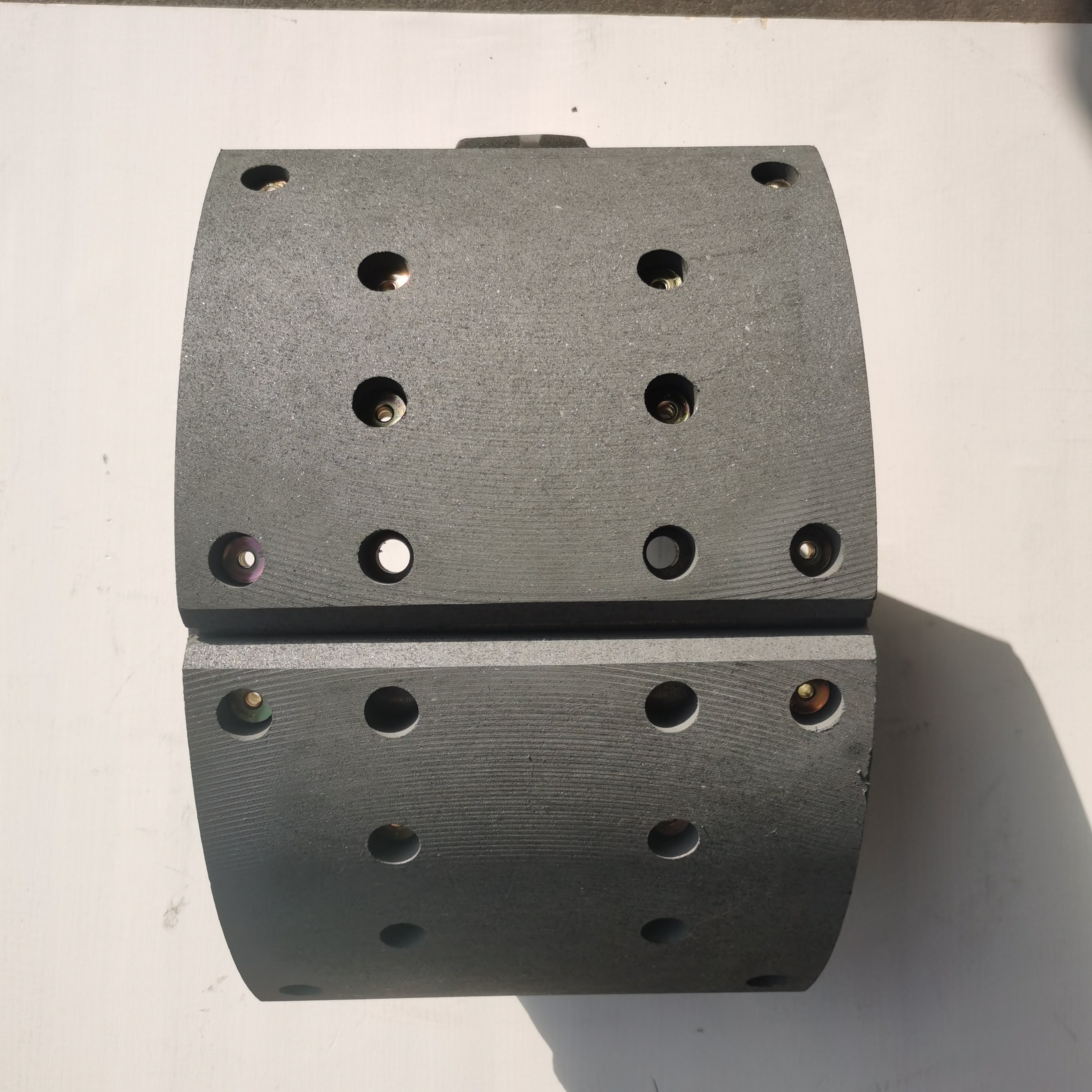 HD90149340095Rear Truck Brake Shoes Shacman Shacman Braking Systems High Definition Pads for Efficient Performance