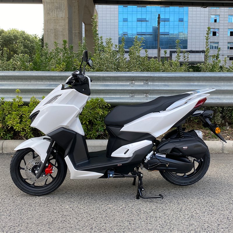 Hot Selling 150cc Gasoline Moped Motorcycle and 150cc Gas Scooters Fast Speed Two-Wheel Vehicle With Disc Brakes