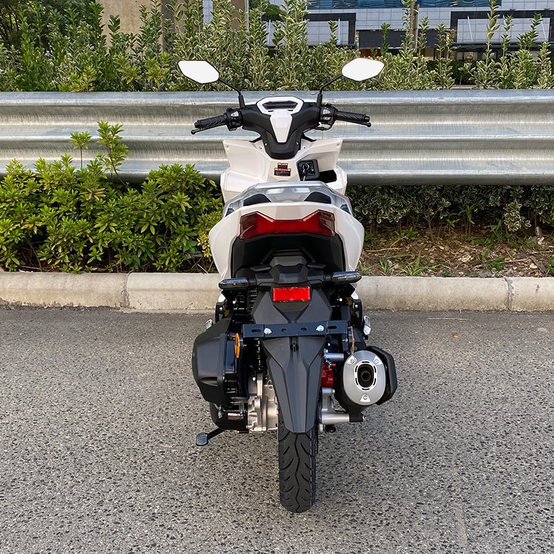 Hot Selling 150cc Gasoline Moped Motorcycle and 150cc Gas Scooters Fast Speed Two-Wheel Vehicle With Disc Brakes