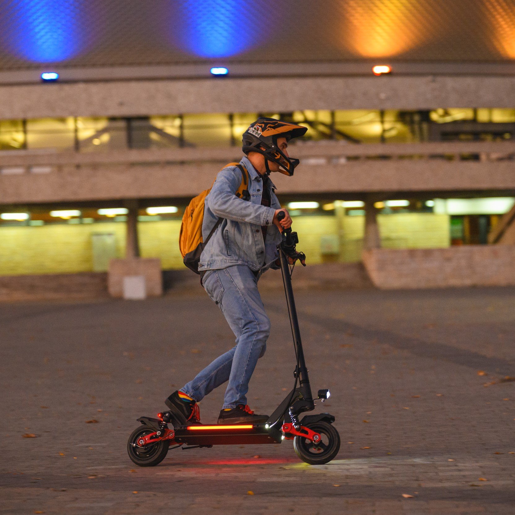 2024 Colored Light Design E-scooter Equipped 4 Suspension Make Riding Fast Comfortable Electric Adult Scooter