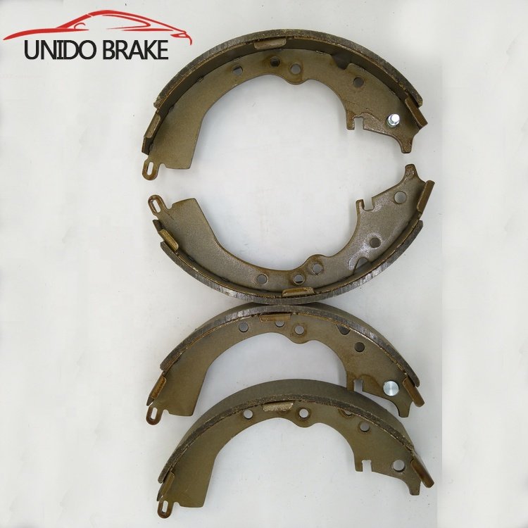 Good Quality Brake Shoe Set K2335 with Accessory for HILUX PICKUP
