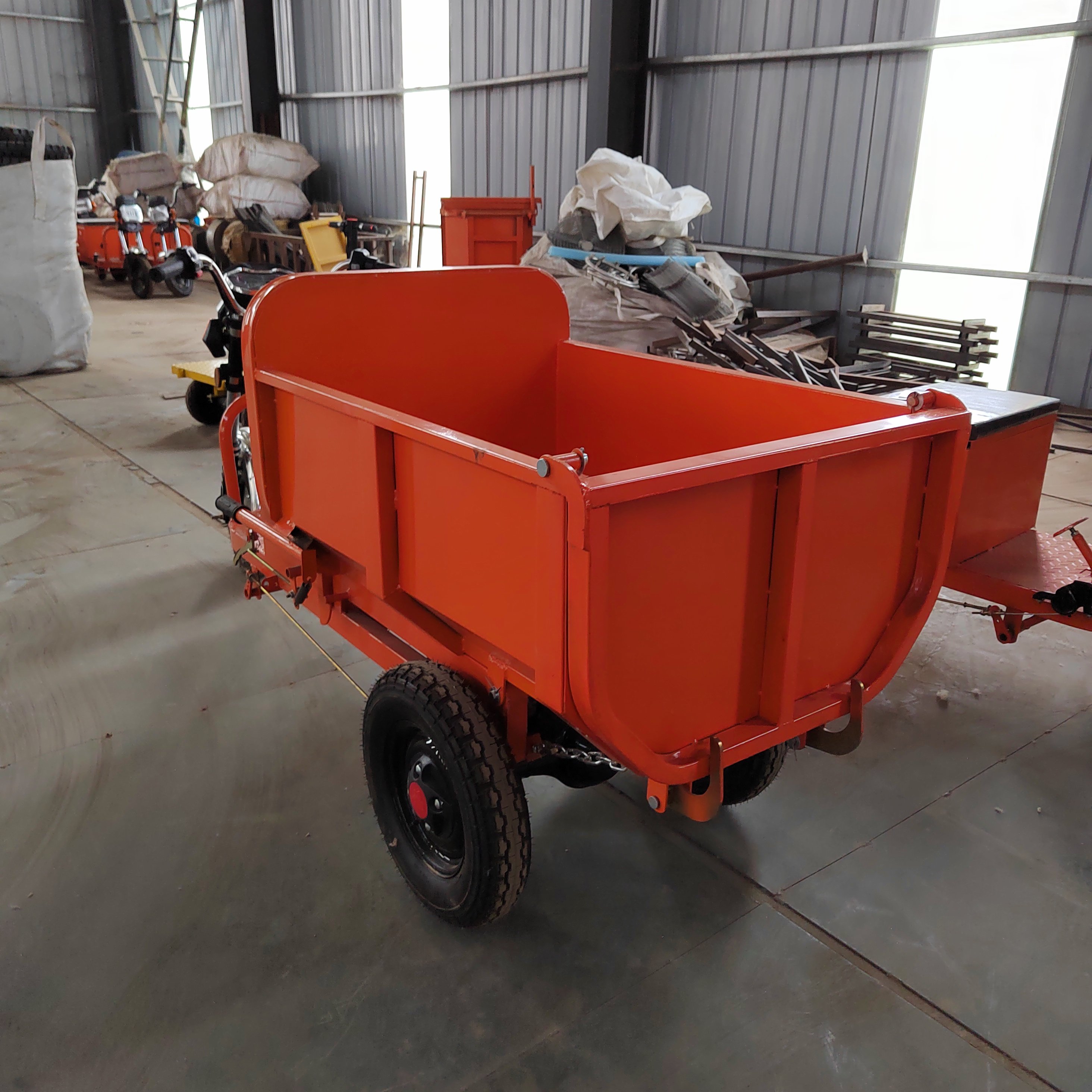 New Designed Electric Wheelbarrow With Motor and Brake 3 Wheels 500kg Capacity Battery Power Easy Turning Mini Dumper Trolley