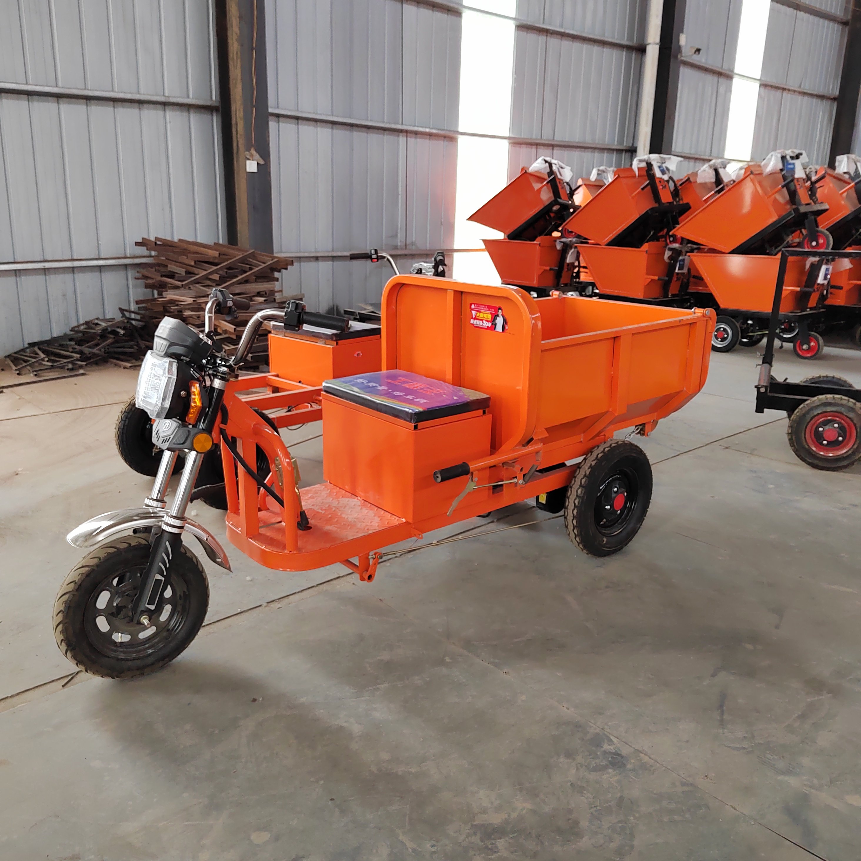 New Designed Electric Wheelbarrow With Motor and Brake 3 Wheels 500kg Capacity Battery Power Easy Turning Mini Dumper Trolley