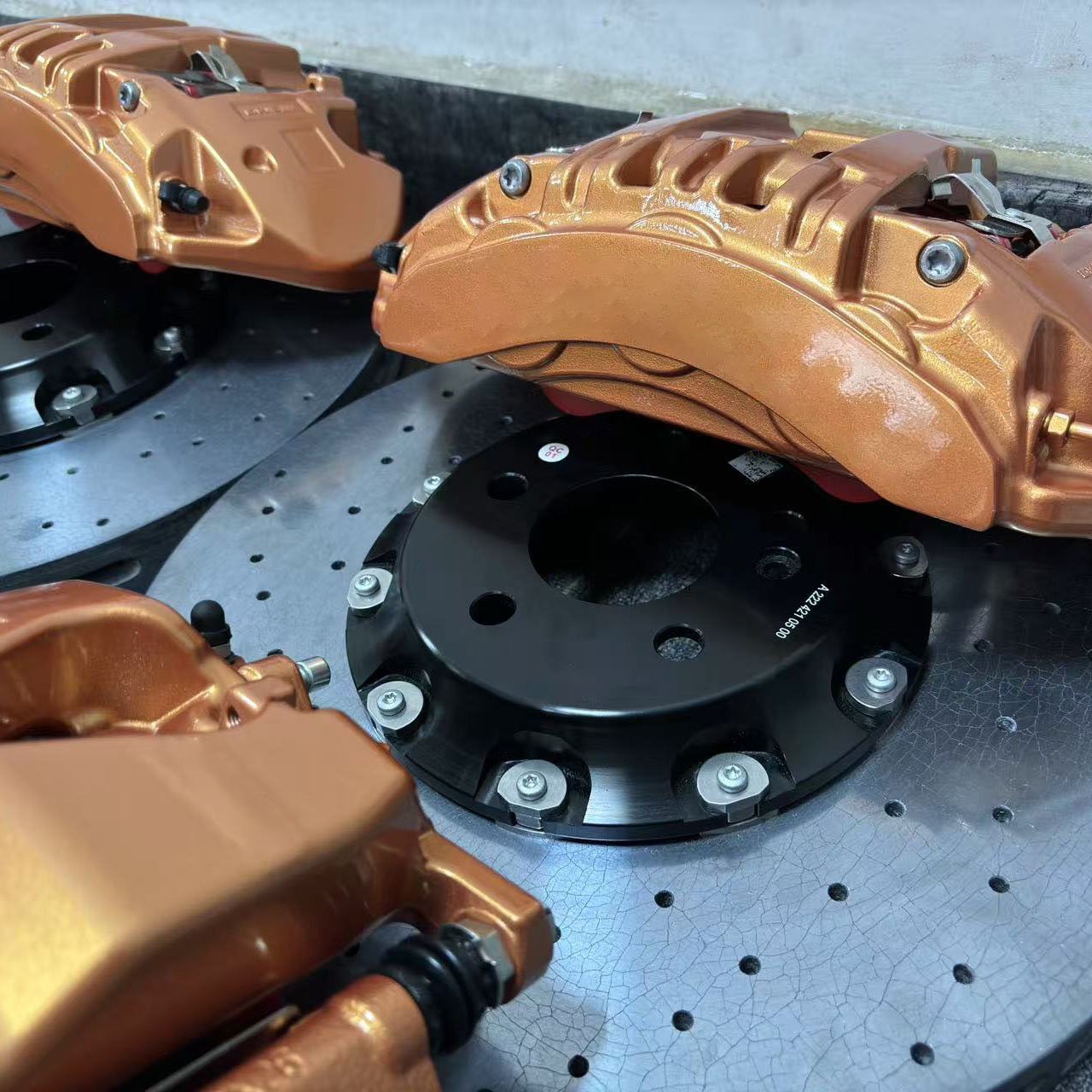 Braking System Ceramic Disc, Front 6 Piston Calipers, Rear 1 Piston Brake Calipers for C Class E Class S Class G Class GT Series
