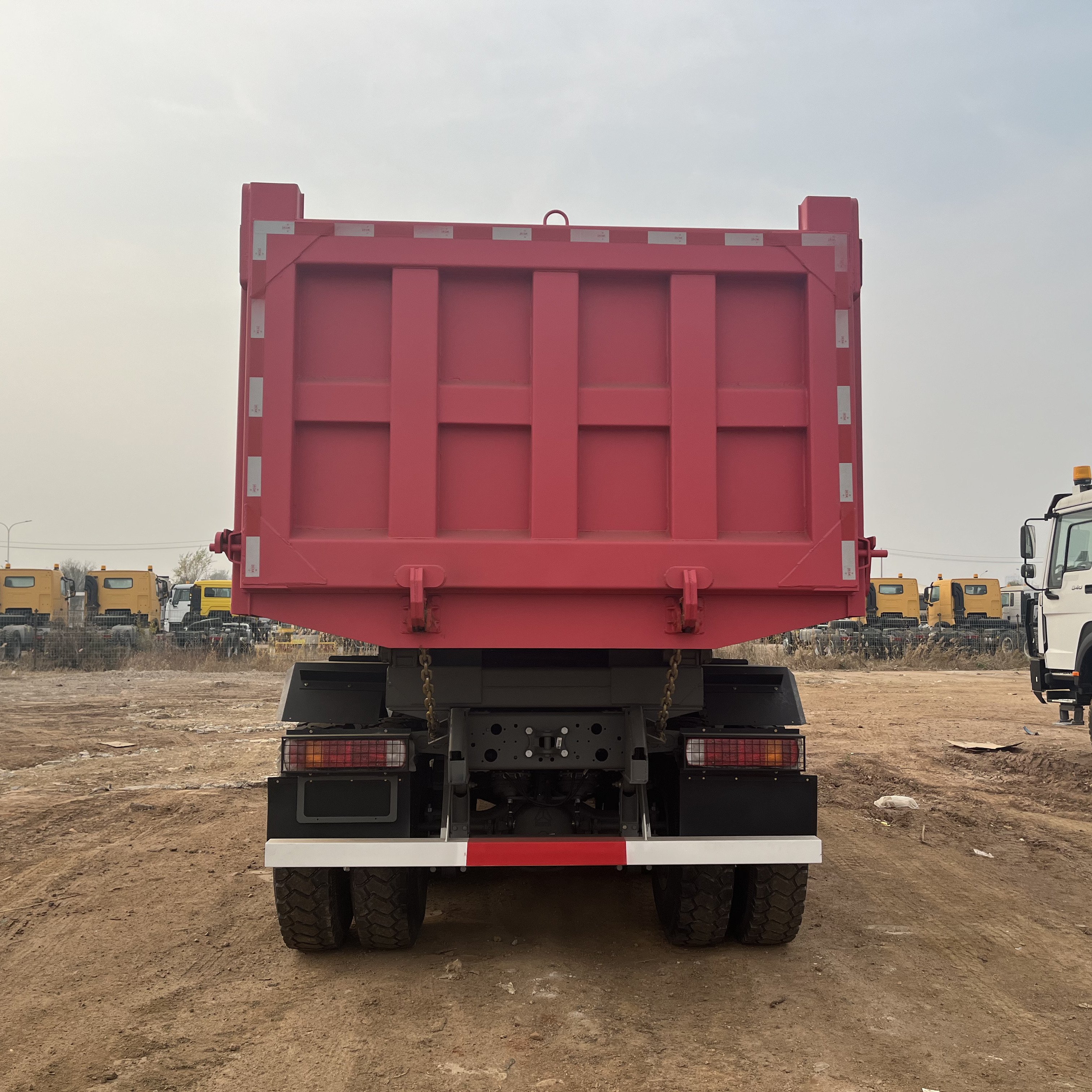 New Sinotruck Howo Dump Truck 6x4 8x4 Tipper Dumper 30ton LHD RHD Tipping Truck 371hp Howo Used Dump Truck