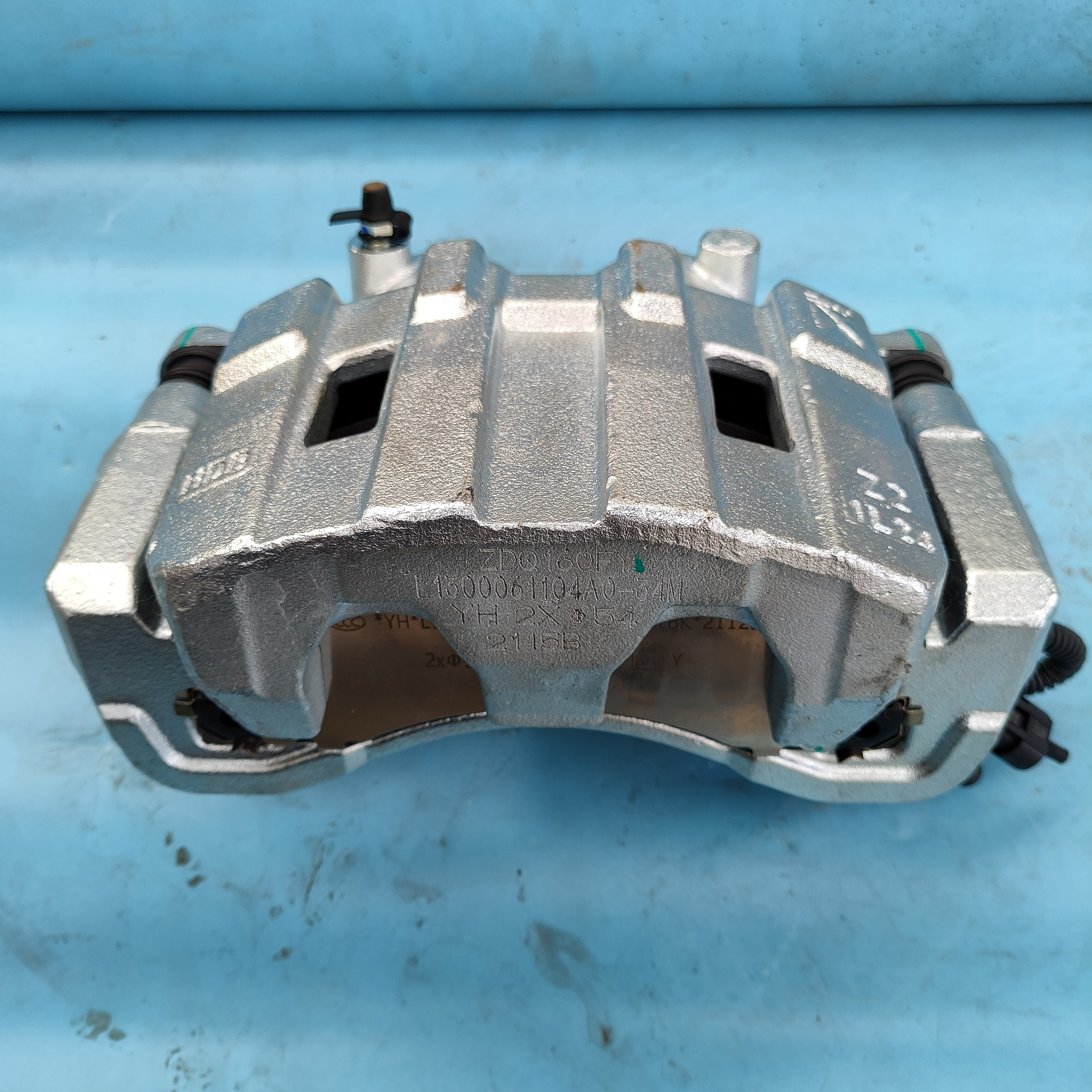 High Quality Brake Caliper Used for VW Passat 3C, VW Passat B6 2005-2007 OE NO 3C0615403E O3C0615403 0986473455 3C0615403G