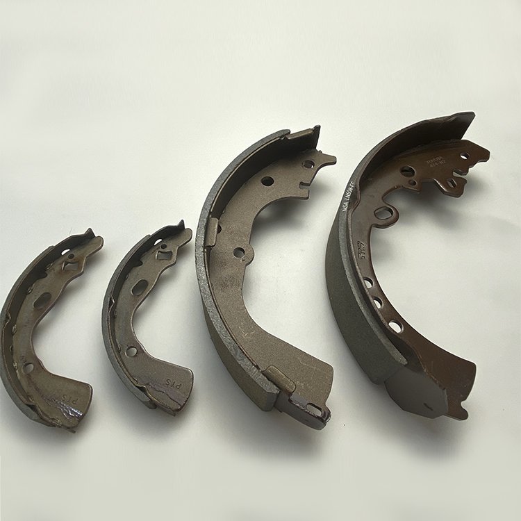 Semi-Metallic Auto Repair Parts Oem 4515 Cg 125 Brake Shoe 4707 for Truck