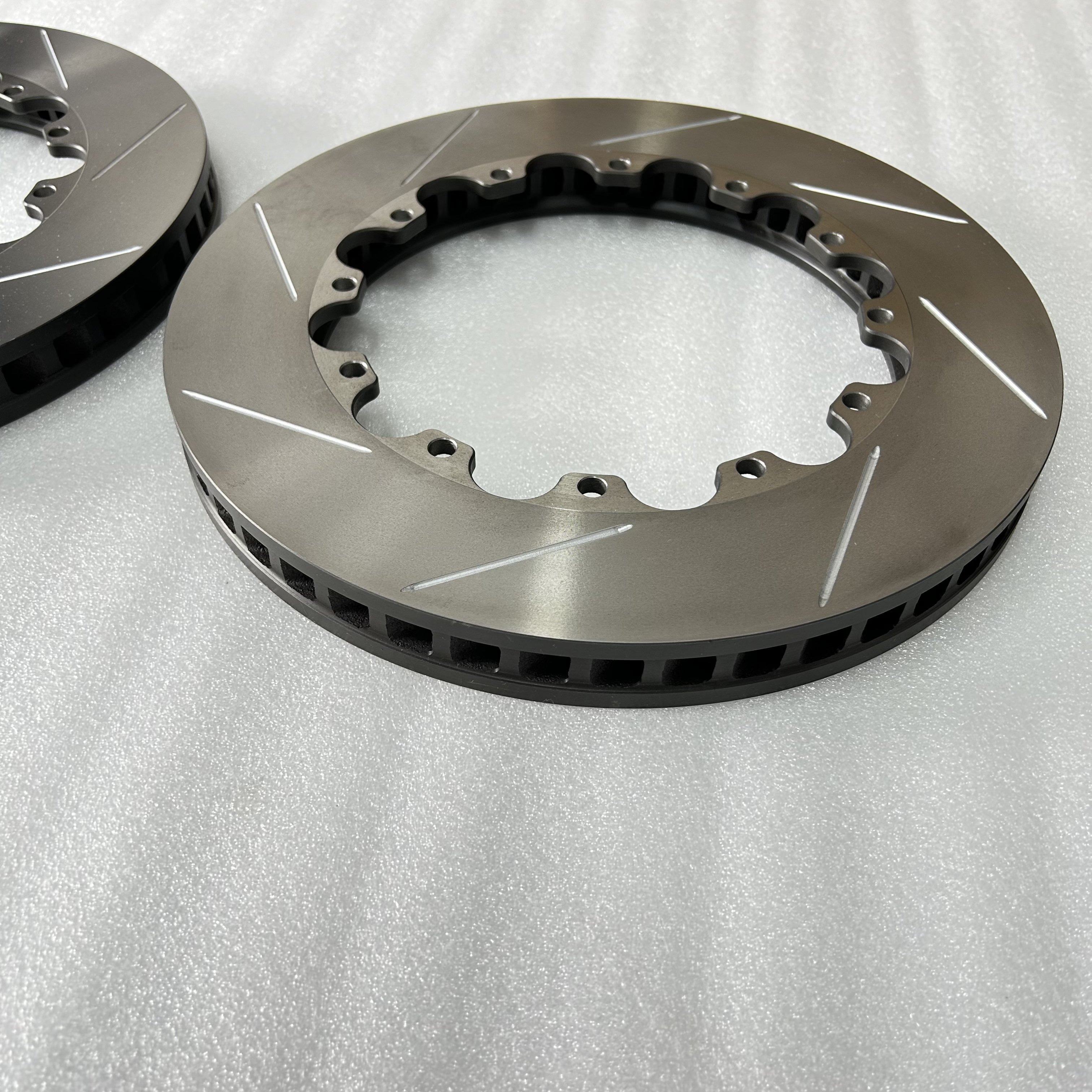 New Condition High Carbon 355*32 Rear Brake Disc for VW Golf 6-Piston Caliper Compatible with Land Rover and Chery A7 Models