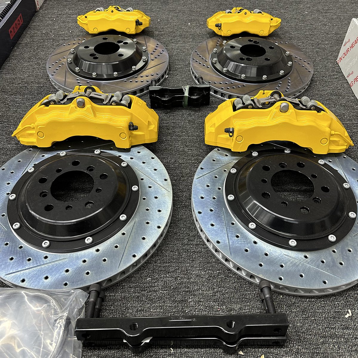 Large Wheel Hub Compatible Fixed Caliper Aluminum Alloy Brake Piston 18Z 6/4 Piston Brake Caliper for audi S6 S8 A6 Rs7 S4 B85