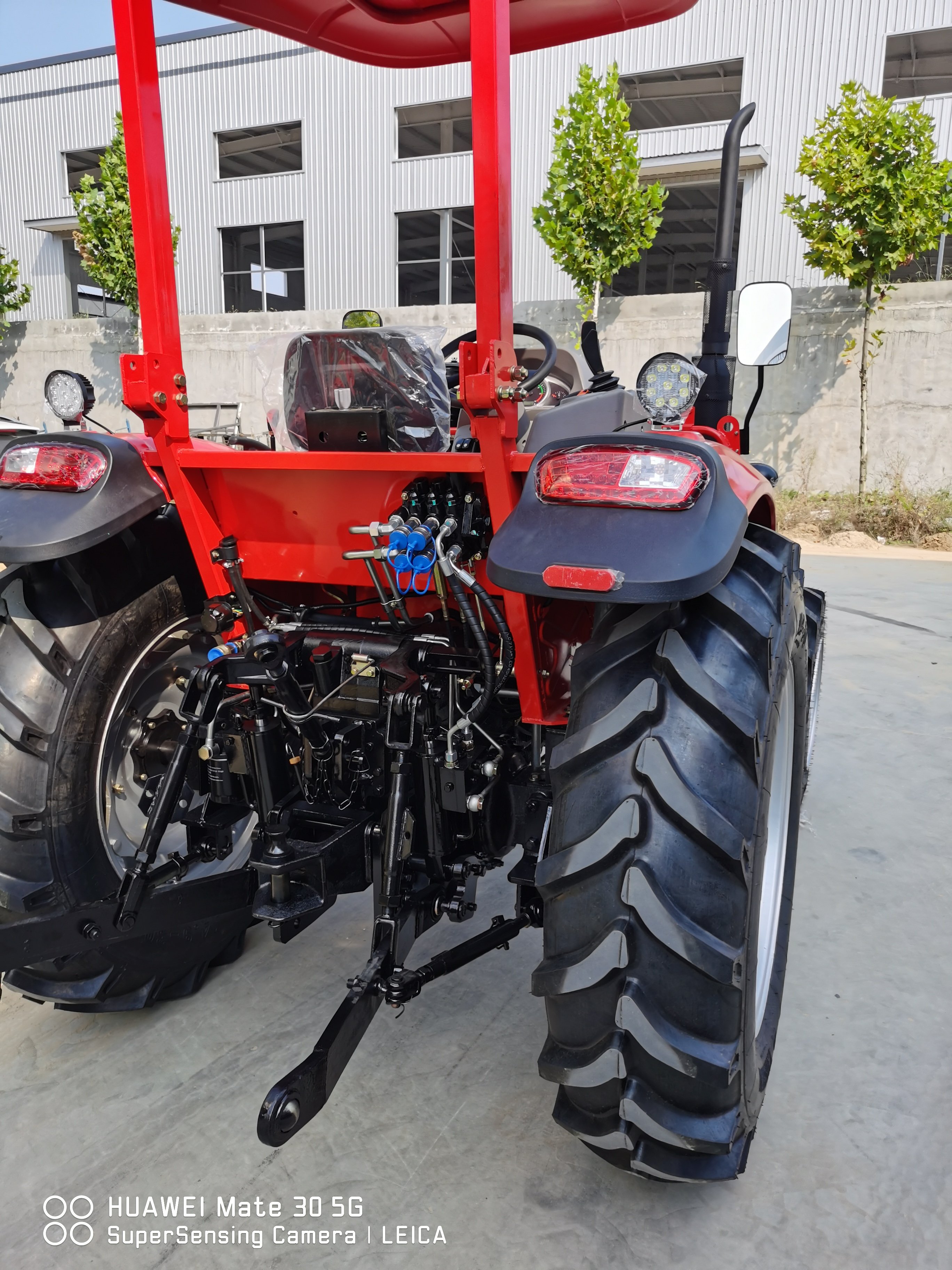 High Quality Tractor Cheap Factory Price Agricultural Equipment 90HP 4X4 Tractor with Full Implement